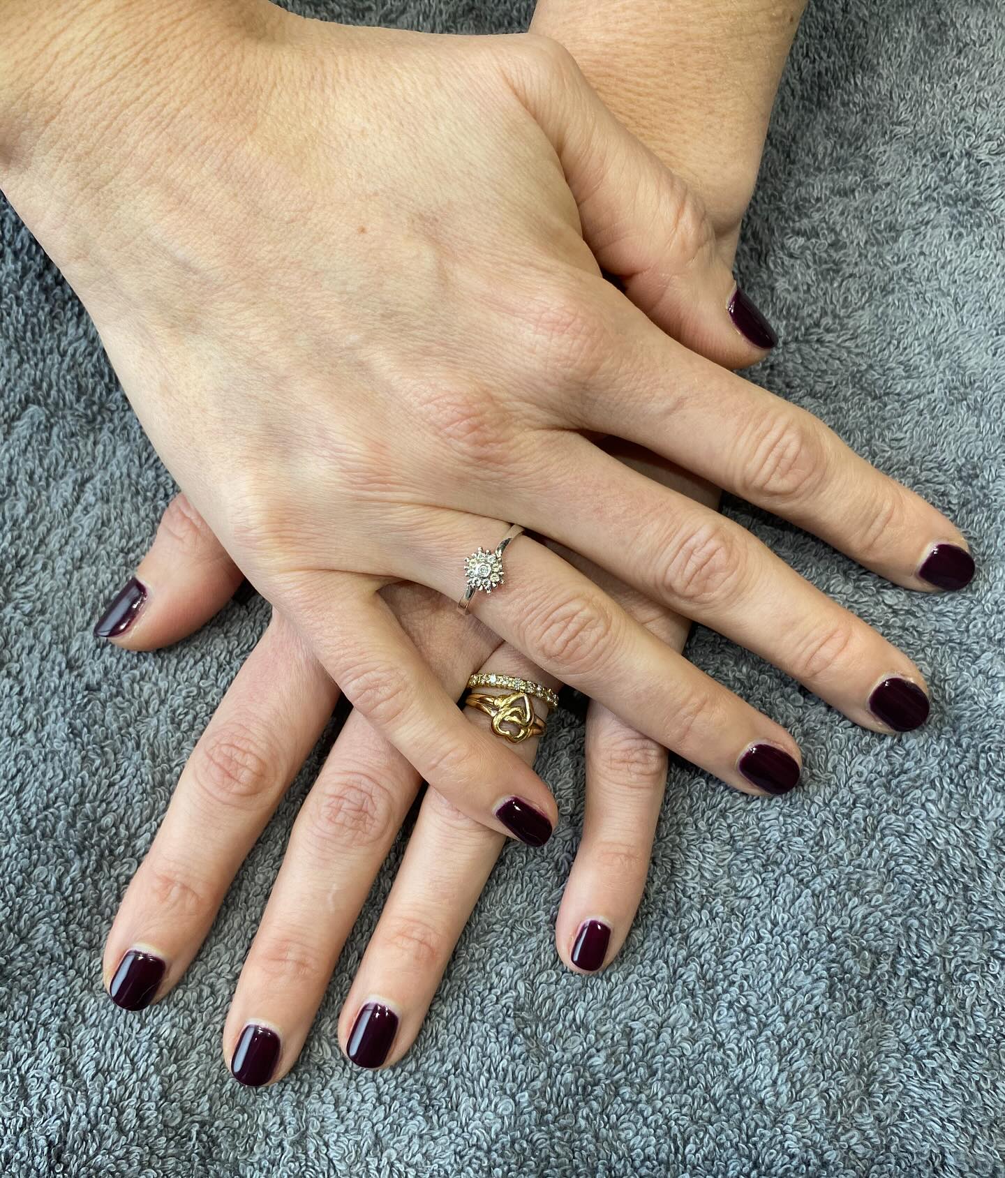 Manucure du jour 💅
Prenez rendez-vous pour sublimer vos mains !
#manucure#bbeauté#institut#esthétique