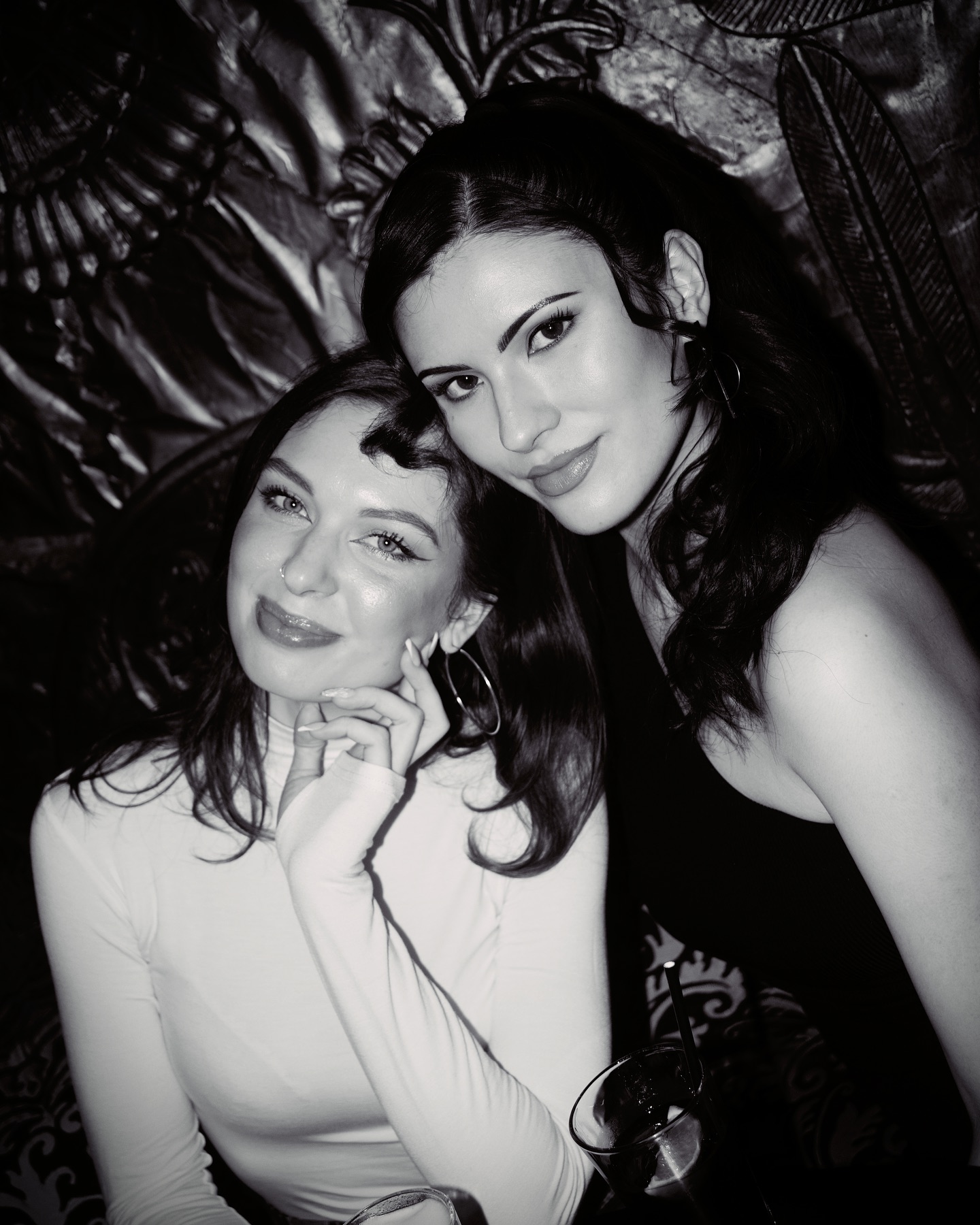 I pick my moments, and always get consent which I’m told is rare & super polite
😉😌
#candidcamera #portraits #nightlife #london