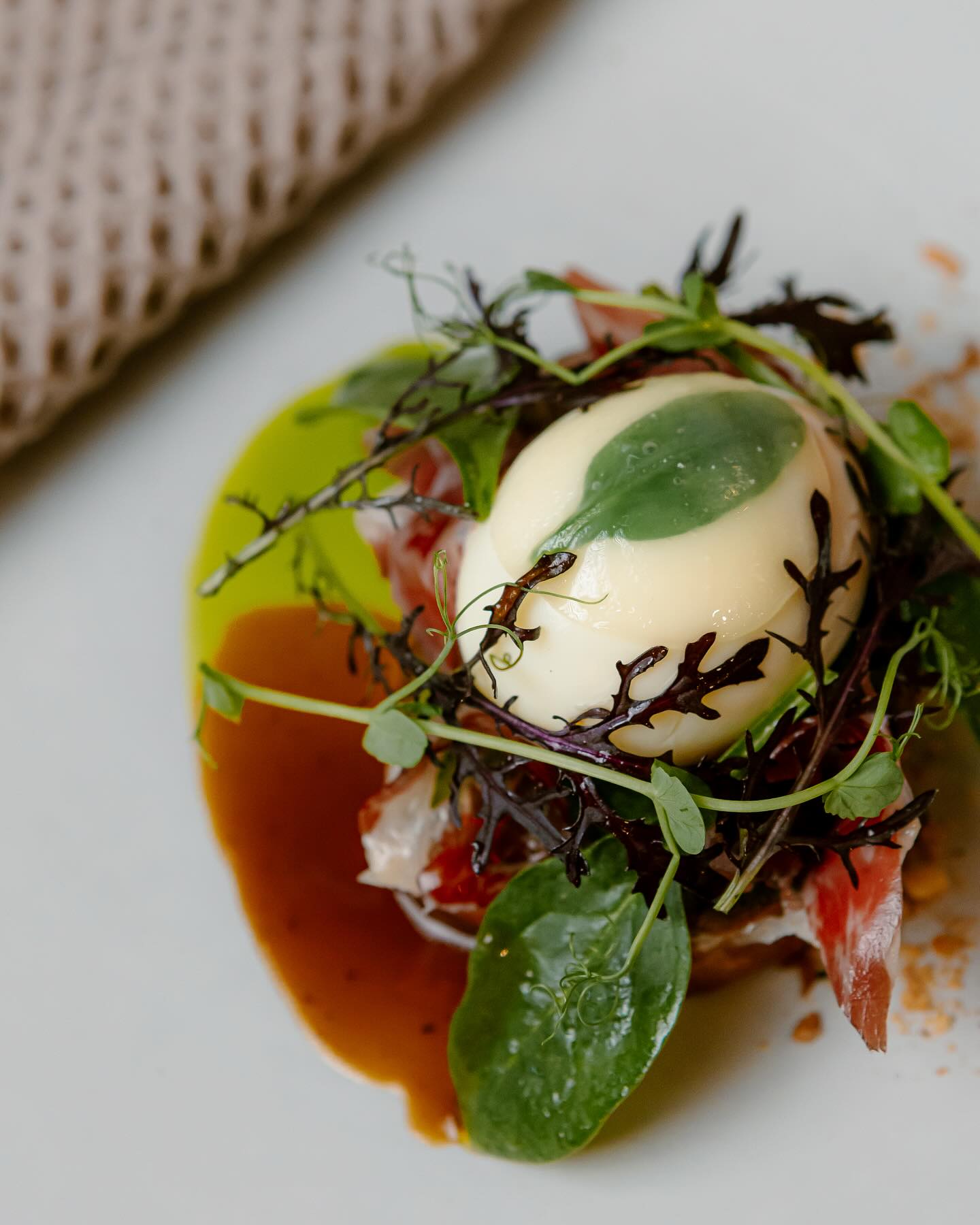 L’œuf de la maison GARAT … 🥚
#brut #tabledesaison #Gastronomie #RestaurantLove #CuisineGourmande #ChefCuisine #restaurantsaintjeandeluz #DéliceCulinaire #ArtCulinaire #CuisineLocale #DînerGastronomique #TableGourmet #SaveursDuMonde #PlatsGourmands #MenuDuJour #ExpérienceCulinaire #BonAppétit #Restaurateurs #FoodieFrance #PlatsSignature #CuisineDeSaison #saintjeandeluz
Visual by @yum_photogourmande @maison_garat