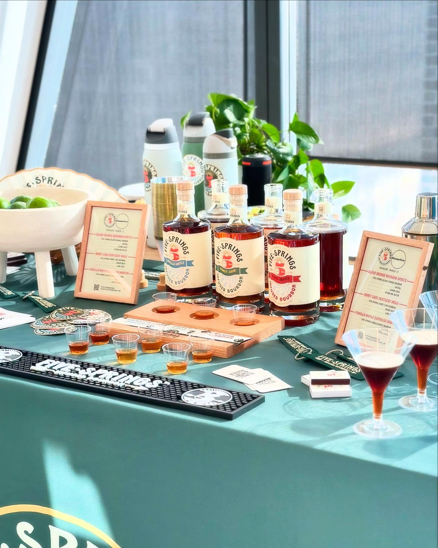 🥃 Vanilla Maple Espresso Martinis, Honey Sage Kentucky Mules and Blood Orange Aperol Spritzes: It truly was a perfect Thursday afternoon in Manhattan. 💁🏼♀️🏙
Yesterday, @fivespringsbourbon stopped by the @esquire magazine offices to share its trio of delicious, bourbon-forward expressions.
The power of meeting in person, sharing the bourbon tasting experience with friends, and enjoying a mini-party on a sunny almost-TGIF afternoon was priceless.
A big thank you to the Esquire editors for having us 🎩🤗 and cheers to Five Springs for bringing the Kentucky fun.
Who else would like to get in on a sip of this special spirit? With Five Springs, *all* are welcome and encouraged to experience the world of infused bourbon. ⭐️🫶🤲🏼