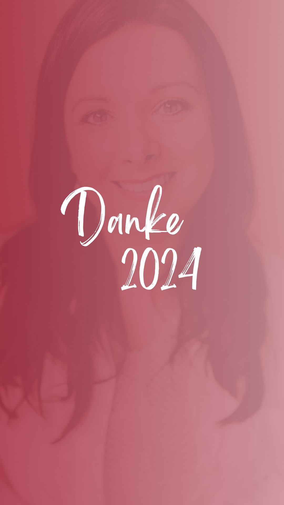 DANKE 2024
Danke für ein Jahr voller Wunder, Herausforderungen und neuer Möglichkeiten.
Danke, dass ich erleben durfte, wie Herzenswünsche Wirklichkeit wurden.
Danke, dass ich erkannt habe, was ich alleine (er)schaffen kann – in meinem eigenen Tempo, auf meine ganz eigene Weise.
Danke, dass ich den Mut gefunden habe, loszulassen – von Dingen, die mich beschwert haben, von Aufgaben, die nicht mehr zu mir passten, und auch von Menschen, die nicht länger Teil meines Weges sein sollten. So konnte Raum für Neues, Schönes und Erfüllendes entstehen.
Danke an meine Familie, die mir stets den Rücken stärkt und mich in allem unterstützt, was ich tue.
Danke an meinen wunderbaren Ehemann, der mich bedingungslos in jeder noch so verrückten Idee bestärkt und mir den Raum gibt, meiner Bestimmung zu folgen. Du bist mein Fels und mein größtes Glück. ♥️
Danke an die vielen wunderbaren Frauen, Babys und Familien, die ich in diesem Jahr begleiten durfte – bei Massagen, Kursen, Geburten oder Einsätzen in der Mütterpflege. Jede Begegnung war einzigartig und hat mein Herz bereichert.
Danke an meine Kolleginnen und Partnerinnen – für euer Vertrauen, eure Inspiration und unser wertschätzendes Miteinander.
Danke für euer Vertrauen in mich!
Ich blicke voller Dankbarkeit auf dieses Jahr zurück und mit noch größerer Vorfreude auf 2025.
Ich freue mich darauf, noch mehr ich selbst sein zu dürfen, noch mehr Gutes in die Welt zu tragen, noch mehr Familien zu begleiten und mit Herz und Leidenschaft einen Unterschied zu machen.
Auf ein wundervolles Jahr 2025 ✨
♥️♥️♥️
#geburt #doula #mütterpflege #geburtsbegleitung #coburg #bamberg #babymassage #schwanger #schwangerschaftsmassage #baby #wochenbett #selbständig #immerichselbst #doulaausbildung #doulaundhebamme