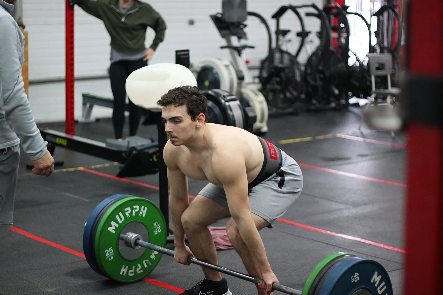 On termine ça en force avec le 25.3 💪 Un WOD assez intense :
5 wall walks
50 calories – row
5 wall walks
25 deadlifts
5 wall walks
25 cleans
5 wall walks
25 snatches
5 wall walks
50 calories – row
Un gros bravo à celles et ceux qui ont participé ! Pour les autres, on se donne rendez-vous l’an prochain 😉
#opens #crossfitopen #entrainementfonctionnel #2342 #wod