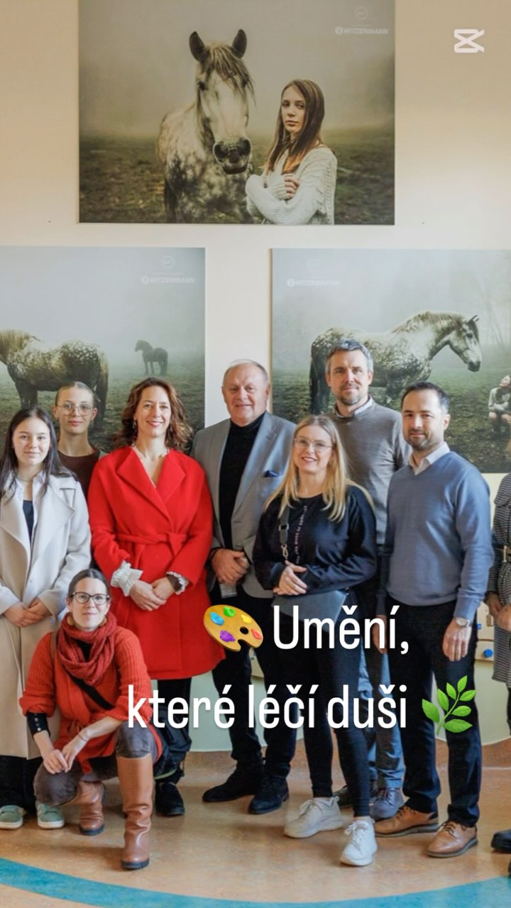 🌿🎨 Umění, které léčí duši 🎨🌿
V lednu se nám konečně podařilo završit téměř roční přípravy přerušené letními povodněmi – slavnostně jsme předali sérii magických obrazů na dětské oddělení nemocnice v Opavě.
Oslovila jsem mnoho firem a organizací, avšak jediná společnost Witzenmann se rozhodla tento projekt podpořit a pomoci zpříjemnit pobyt hospitalizovaným dětem. Velké díky patří nejen vedení společnosti, ale i dětského oddělení a panu řediteli nemocnice, kteří byli po celou dobu maximálně nápomocni.
👩🎨 Tento projekt by ale nevznikl bez mých kolegyň fotografek Lucie Deutsch a Kateřiny Nevřelové, které přispěly svými díly.
✨ A co je na tom nejkrásnější? Inspirací pro většinu obrazů byly mé dcery, které se také slavnostního předání účastnily.
👉 Věřím, že toto může být inspirací pro další investory a že vizuální umění má v nemocničním prostředí sílu přinášet klid, radost a magii i tam, kde je to nejvíc potřeba.
Děkuji všem, kdo pomohli tuto myšlenku proměnit v realitu! 💛
📷 RenticeFOTO
##Opava, #nemocnice #děti #dětskédny, #charita #podpora #humanity #CzechPhotography #CeskyFotograf #PodporujemeDeti #PomocNemocnicim #fotografkaopava