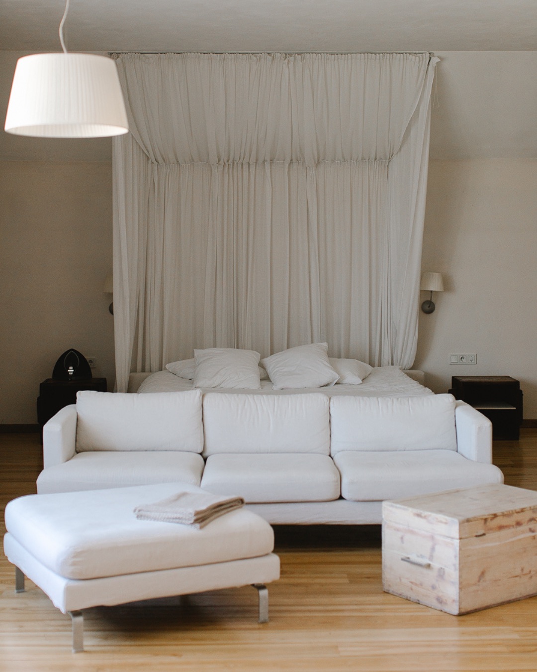 Ja meklē plašus apartamentus ar brīnumainu dabas skatu romantiskām komforta brīvdienām vai kāzu dienai, tad piemērots būs Superior lux vienstāvu apartaments Annās.
Iepazīsti tuvāk, šķirstot pa labi 👉🏻
#annashotel #annashotelspa #visitcesis #gaujanationalpark Photo credits also @rimmaplishu