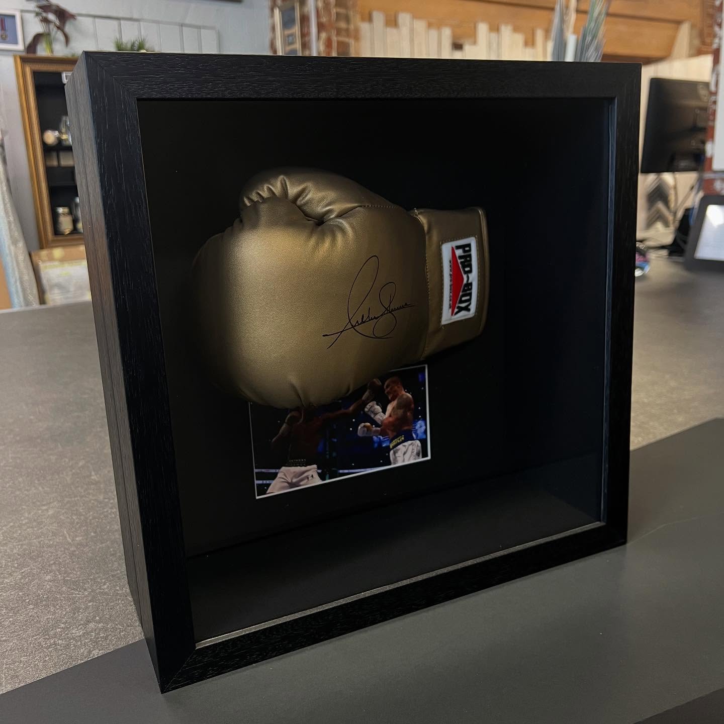 Framing Anthony Joshua’s signed boxing glove! 🥊
Protect and showcase your sports memorabilia with our custom framing🏅
#anthonyjoshua #boxing #sportsmemorabilia #boxinggloves🥊 #norwich #norwichframingcentre #framing #frames