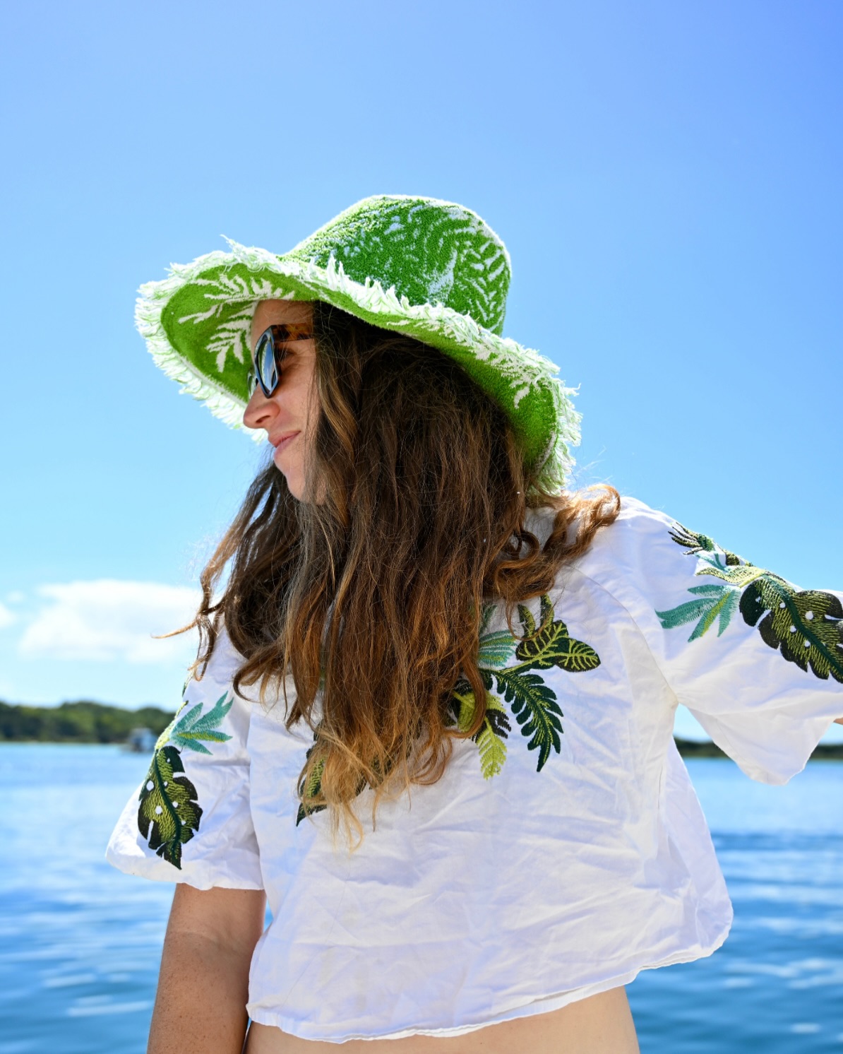 Finding shade under palm fronds no matter where you are 🌿☀️ The Tropical Palms Hat—crafted from a repurposed 1960s towel, handmade for sun-soaked adventures. One of a kind, just like you. 💚 Fringe on brim. Size Medium.
Available online from March 19th at 5:30pm EST.