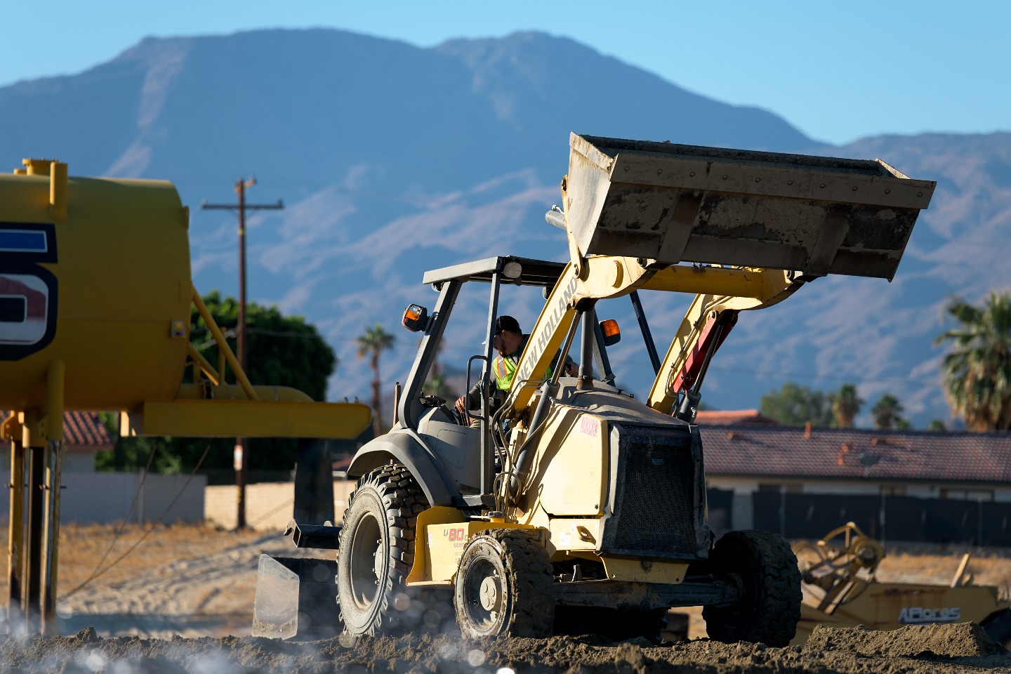 We specialize in
-Finish grading
-Rough grading
-Dry utilities
-Excavating
-Land clearing
Give us a call or send us a dm for your next project
#dozer #613 #613scraper #scraper #watertruck #overexcavation #grading #loader #cat930 #coachellavalley #afloresgrading #aar #construction #constructionlife. #newholland #skiploader #catequipment #caterpillar #hwmf #heavyequipment