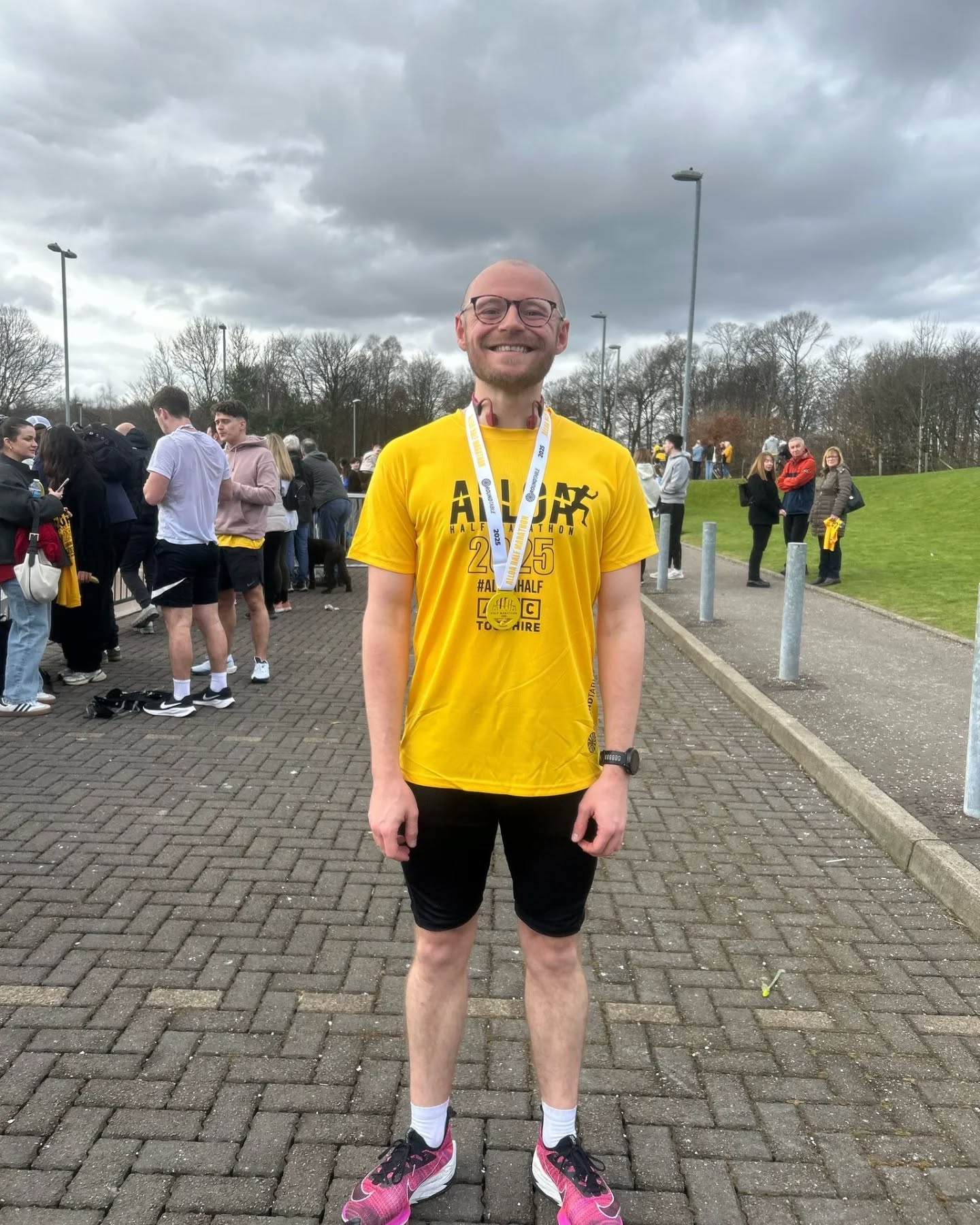 🏅 Medal Monday🏅
Half Marathon mania in Scotland and Wales for the RPC team this weekend 🏴🏴
One of my wonderful new runners @ian_mcbee got a PB at the Alloa Half Marathon coming in comfortably under the 90 minute mark. With a time like that, you would be forgiven for thinking this was Ian's goal race but this is all ahead of the @parismarathon next month 🇫🇷
Also completing the Alloa Half and doing the Paris Marathon next month is returning client @alex_france1
Alex ran Alloa as part of his longest training run before Paris and produced some impressive negative splits on Strava 😍
Another returning client is @the_journey_of_duncan who got a huge PB at the Great Welsh Half Marathon. During Duncan's training he is running 3 half marathons with the final one being his goal race in Edinburgh.
I'm so proud of not just these 3 runners, but all the incredible members of RPC who are working their socks off at the moment. I'm looking forward to seeing what the next few months hold.
#runproudcoaching #RPC #running #runningcoach #medalmonday