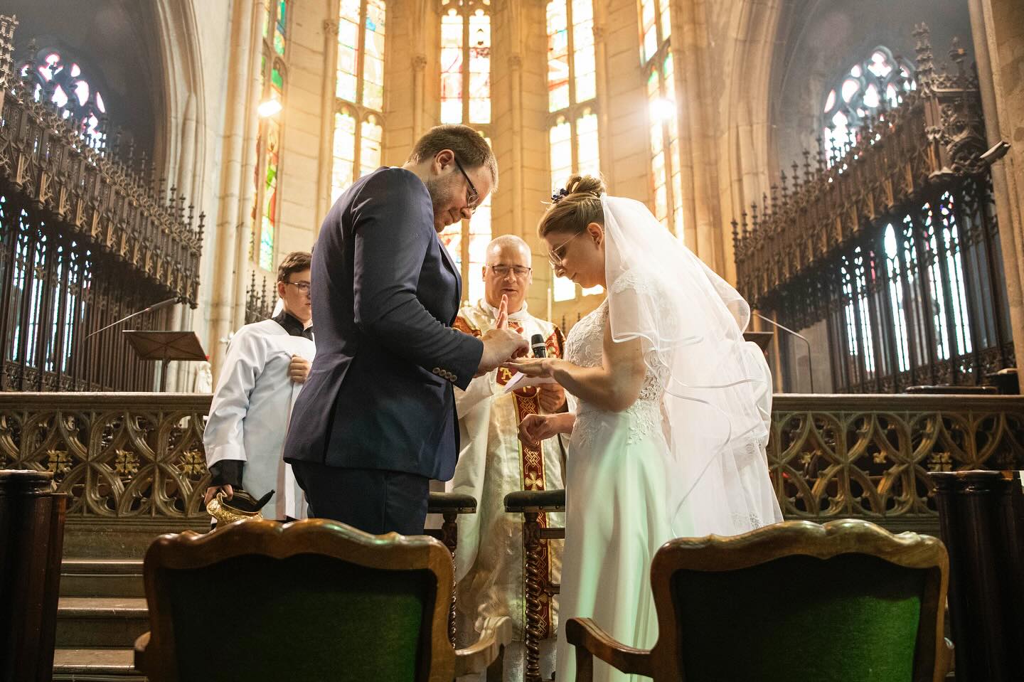 Cérémonie à l’église Saint Georges ⛪️📸
#mariage #wedding #love #deco #bride #weddingday #amour #weddingdress #bridetobe #couple #weddingplanner #robedemariee #lyon #photographelyon #weddinginspiration #france #fashion #mariagelyon #photography #weddingphotography #reportagespotlight #beaujolais #weddingphotographer #canon5dmarkiv #canon #photographemariage #reportage