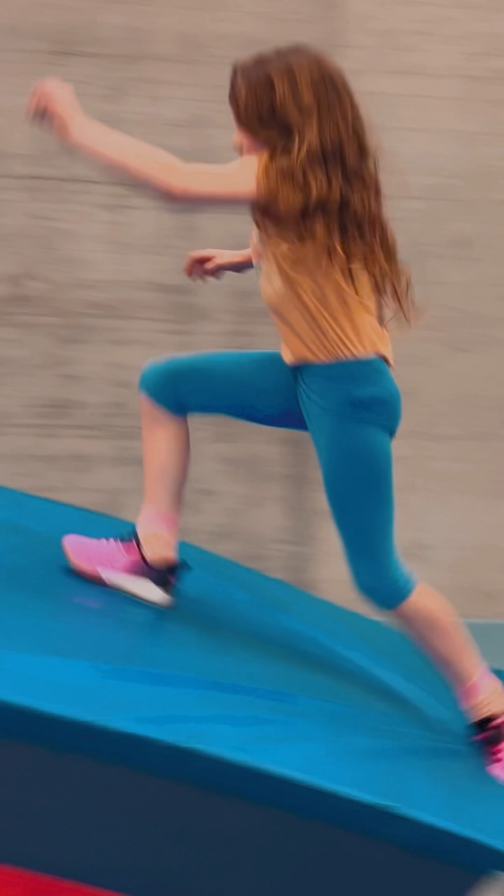 “Il momento giusto per iniziare il parkour? Sempre! 🤸♂️ Offriamo corsi per bambini tutto l’anno, con allenamenti strutturati per accogliere nuovi piccoli atleti in qualsiasi periodo. Ogni lezione è un’occasione per imparare, divertirsi e crescere in movimento! “ 💪🔥 #ParkourPerBambini #IniziaQuandoVuoi #SempreInMovimento #parkour