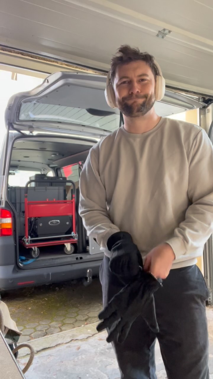 Back-To-Back-Empty-Reset
Wir beenden gerade unser letztes Event und es geht direkt weiter…
Nächste Woche sind wir wieder mit @vdeelektronik in Frankfurt auf der diesjährigen @ish_frankfurt
Fast hätte ich meine Siebträger vergessen 🤦♂️
#underdogespresso #coffeecart #eventcatering #messecatering #barista #grwm #specialitycoffee #messe #kongress #espressobar #catering #espresso #coffeecatering #latteart #mobilebarista #lamarzocco #kaffeecatering #coffeecart