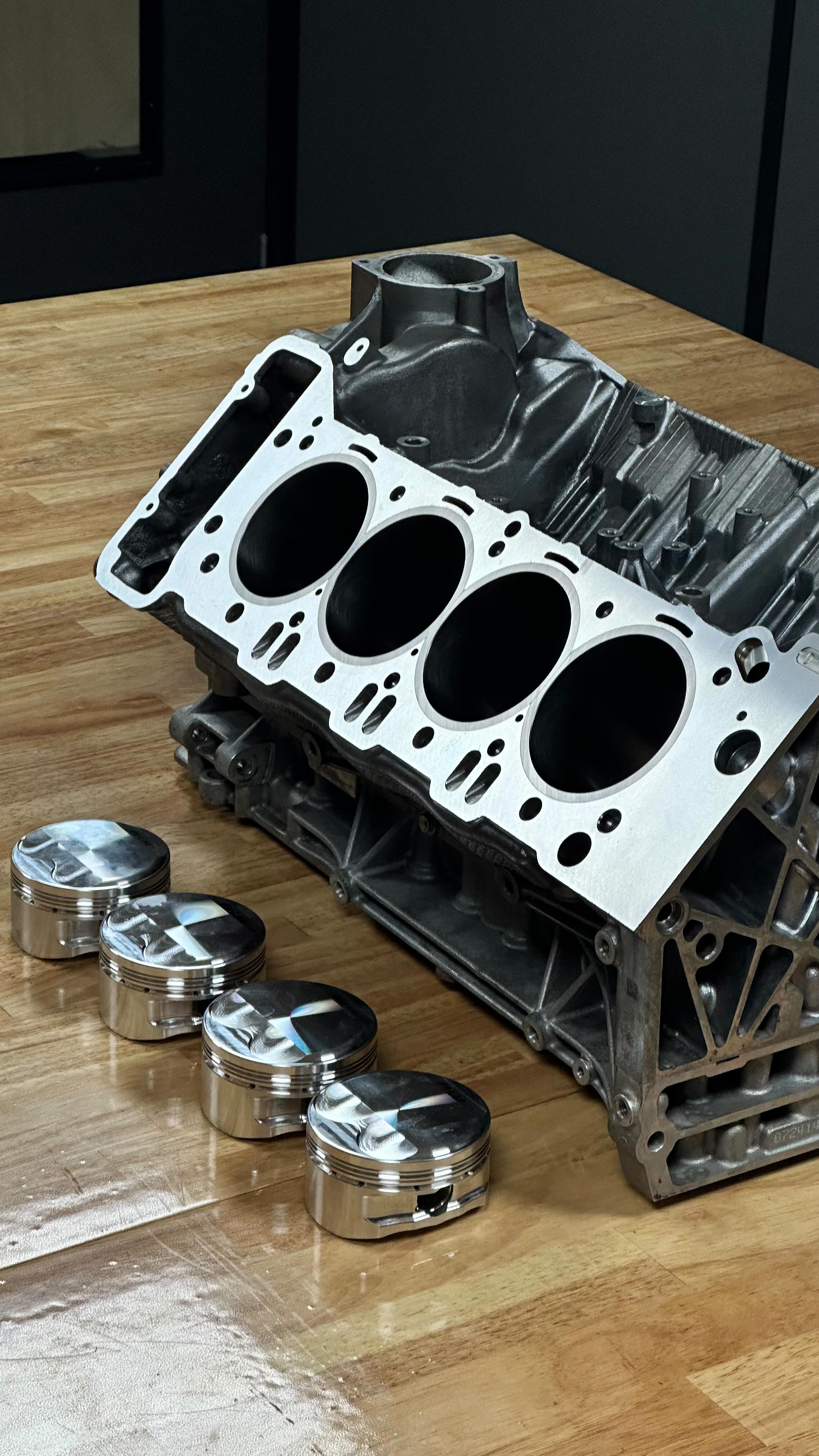 M3 E92 engine bloc sleeving process 👊
#bmw #S65 #V8 #machineshop #sleeving #sunnen #milon #flatoutlemans #motorsport #m3e92 #m3