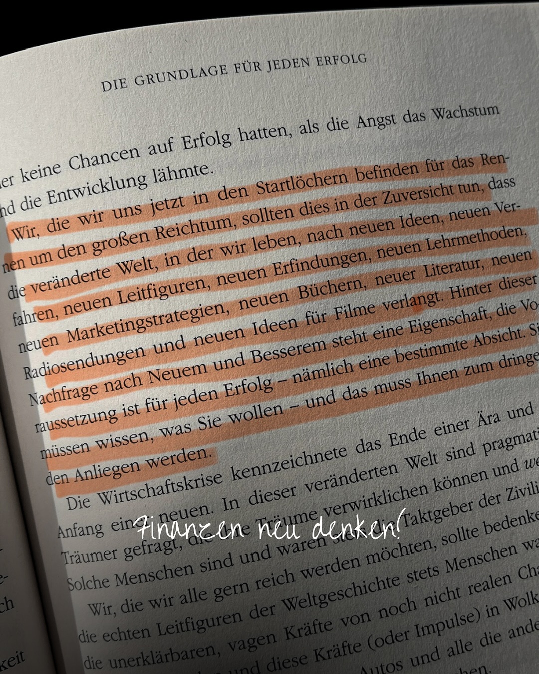 ✨ „Die Welt hat sich an neue Entdeckungen gewöhnt. Sie zeigt sogar die Bereitschaft, Träumer zu belohnen, die der Welt eine neue Idee bescheren.“ ✨
Und genau DAS ist meine Motivation!
Mein „neue Idee“ über Geld!
Mein einzigartiges Konzept:
Finanzen mit der Energielehre von Weiblichkeit & Männlichkeit zu vereinen! ☯️
Finanzen & Spiritualität zu verbinden.
Ich zeige dir, welche Möglichkeiten zur inneren Heilung dir dieser Ansatz bietet und welche Chancen es dir dadurch eröffnet, DEINEN TRAUM zu realisieren und zu leben.
„Jede große Errungenschaft begann einmal als Traum. Und der Ursprung jedes Erfolges ist ein tiefes, inneres Anliegen – eine Sehnsucht, die du in deinem Herzen spürst. Dieses innere Feuer, das dich antreibt, etwas Bestimmtes zu sein oder zu haben, ist die Grundlage für alles, was du erreichen wirst.“
Deshalb ermutige ich dich mir diesem Beitrag:
Deine Sehnsucht, dein Anliegen, das, was du tief im Inneren spürst und was dich ruft, ist der Samen für das, was noch kommen wird. Du bist genau dort, wo du sein musst, um zu wachsen und deinen Weg zu gehen.
✨GEH` LOS FÜR DEINEN TRAUM!
Und falls deine größte Sorge darin besteht, wie du diesen Traum finanziell umsetzen kannst, dann lass dir gesagt sein: Das wird das geringste Problem sein!
Denn, wenn dein Anliegen stark genug ist, wird sich auch der Weg finden, um es zu realisieren. ✨
Du bist bereit, voll durchzustarten? 🚀
Dann schreib mir JETZT für ein kostenloses Kennenlerngespräch und lass uns gemeinsam deinen Traum zum Leben erwecken! 📩
MONEYMINDSET
FINANZCOACHING
MENTORING
ERFOLG
