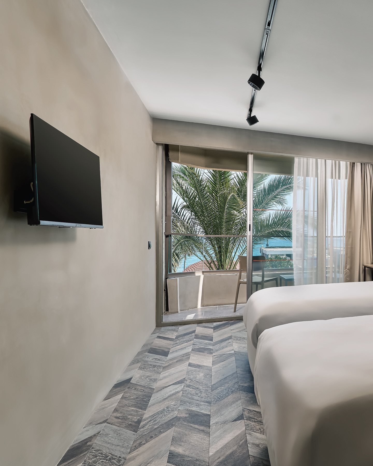 Our sea view rooms just steps away from the city center. Experience the tranquility of the sea without sacrificing convenience. Book your stay now and enjoy the best of both worlds. 🌊✨
.
.
.
#SeasideRetreat #CityCenterConvenience #hotelbliss #bo #alanya