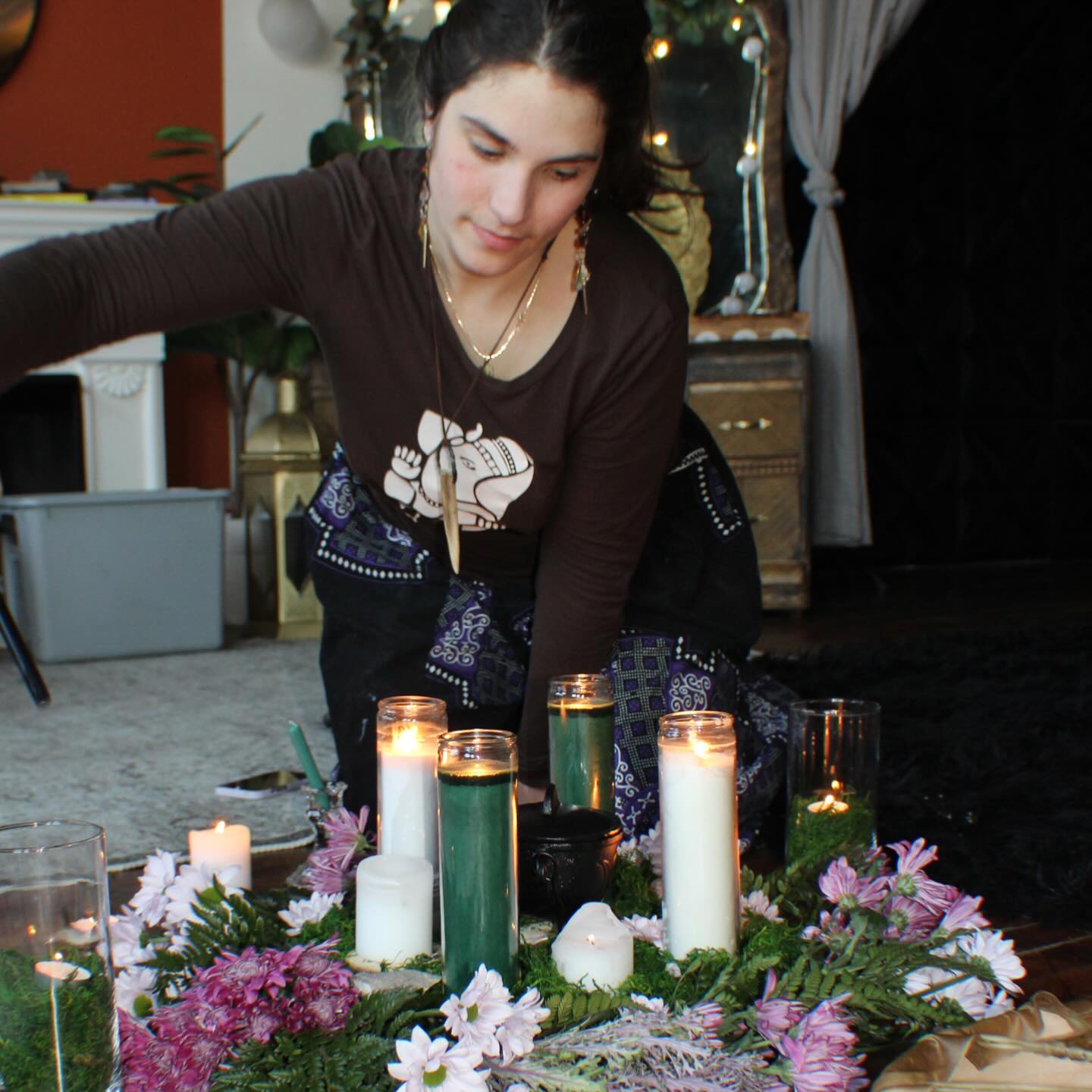 VIRGO FULL MOON 🌹🌹🌹
Grateful to @hannahh___16 for providing so many beautiful shots of our space! 🌿
& a huge thank you to @barebybarrile for sharing her beautiful space!
Thank you thank you thank you!