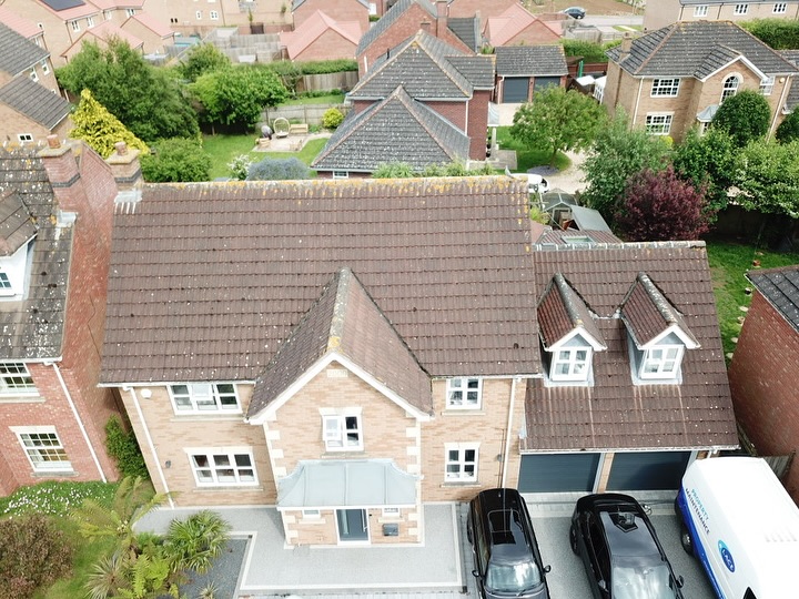 Has to be one of our best transformations yet 🤯💯
Some would think this property has had a brand new roof but no, just professional cleaned 😎
Get in touch now for a free quotation 📲