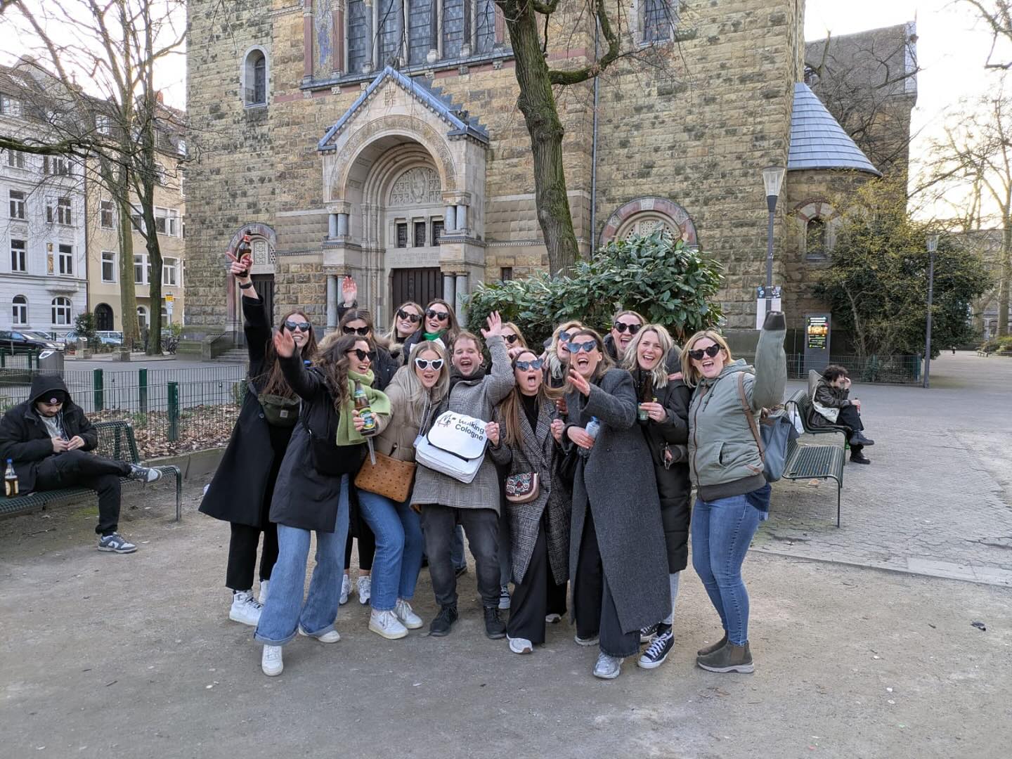Was eine tolle Tour heute !
#köln #kiosk #kioskbier #büdchen #cornern #kölnerparty #liebedeinestadt #stadtführung #stadtführunginköln #stadtführungköln #cgn #nrw #cologne #cityguide #cityguidecologne #kölsch #bier #büdchentour #kiosktour #belgischesviertel #brüsselerplatz #cologne #koeln #veedel #kolle #köllefornia #veedelsliebe #ehrenstrasse #liebedeinestadt #visitgermany #love