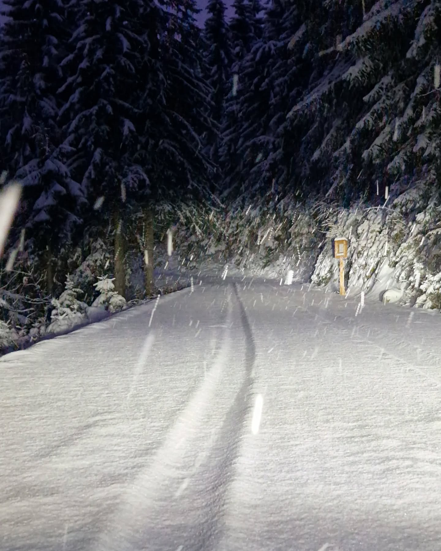 📢 Spontane Öffnung am 18. März! ❄️☀️
Morgen haben wir zusätzlich für euch von 11 Uhr bis 17 Uhr geöffnet! 🏔️✨ Es erwarten euch perfekte Pulverschnee-Bedingungen und ein traumhafter Sonnentag. Nutzt die Gelegenheit für eine geniale Skitour oder eine entspannte Winterwanderung – und danach? Einkehren, genießen und den Moment auf der Enzianhütte festhalten! 🍻🥾
Wir freuen uns auf euch! 💙
Andrea & Klaus
#Enzianhütte #Trattberg #Pulverschnee #Wintergenuss #Bergliebe #salzburgerland
#genuss #genussmomente