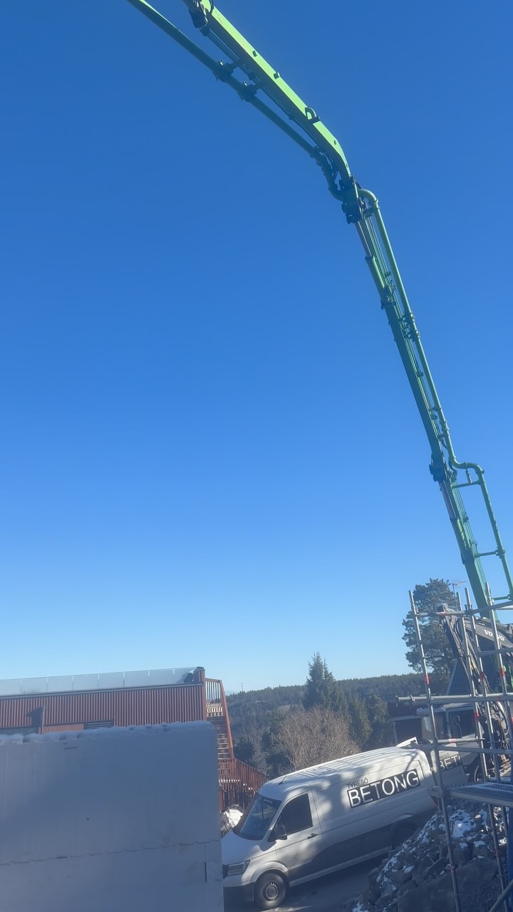 Bra förberett när vi gjuter åt @danferbygg 👏🏻
Tack @robban.olofsson1 för bra service med pumpningen.
Sedan kan @adamantgolv komma och slipa
#concrete #powertrowel #gjuta #betong #concreteflatwork