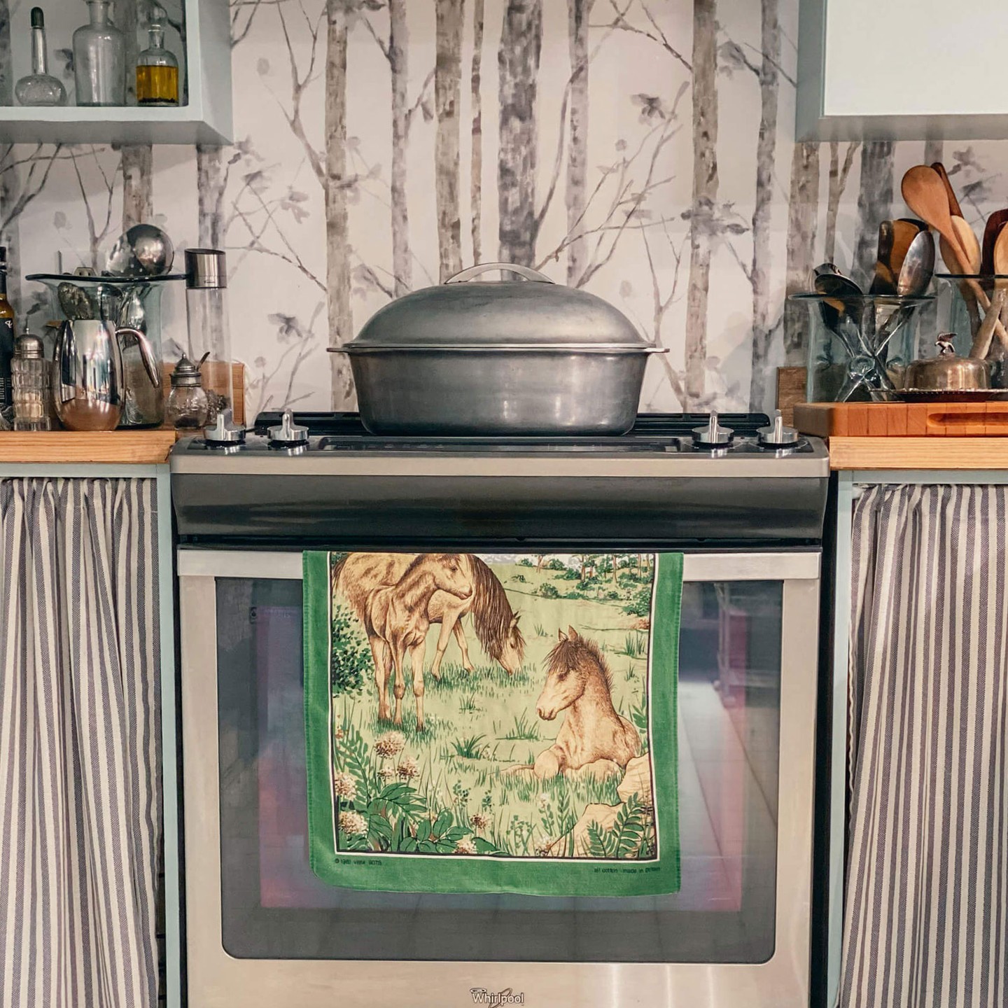 Get cozy inside Truehouse this winter season. ❄️ There’s nothing like gathering around the table and feasting together. Our kitchen is fully stocked with everything you’ll need — including the sweetest vintage linen tea towel.
#Truehouse #WinterVibes #PECRetreats #CozyKitchen #PrinceEdwardCounty #CanadianWinter #HomeAwayFromHome #GatherTogether #CanadianBusiness #WomenOwnedBusiness