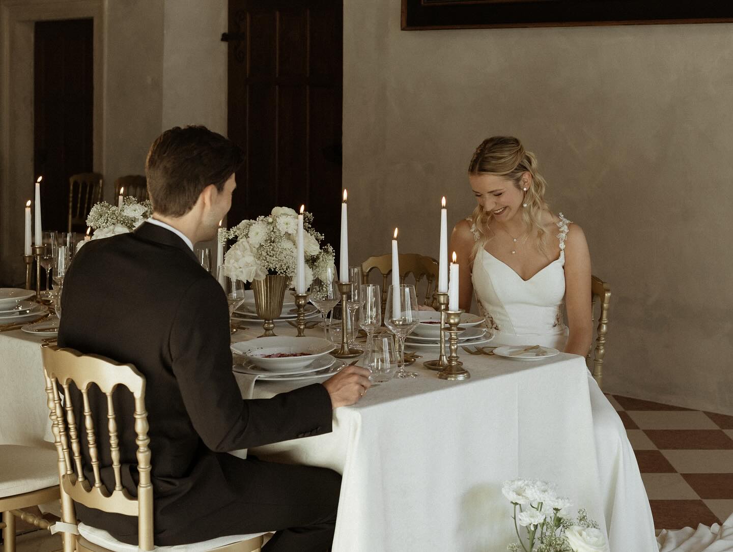 Time for Dinner 🤍
@mirjamtschigg
@zettamsonntag
@pauline_aster
@nicomiotto
@zettmisssuedtirol
@perfectplanswedding
@tirolergoldschmied
@globusmode
@brautstyling_suedtirol
@castelfahlburg
@zulustudios.it
@paolasimone.fiori.design
@valentino.coiffeur.salons
@supersimobz
@garage.patisserie
@officina.degli.eventi
@dimodels_
#weddingplannersüdtirol #weddingatthecastle #weddingdinner #weddingtablesetting