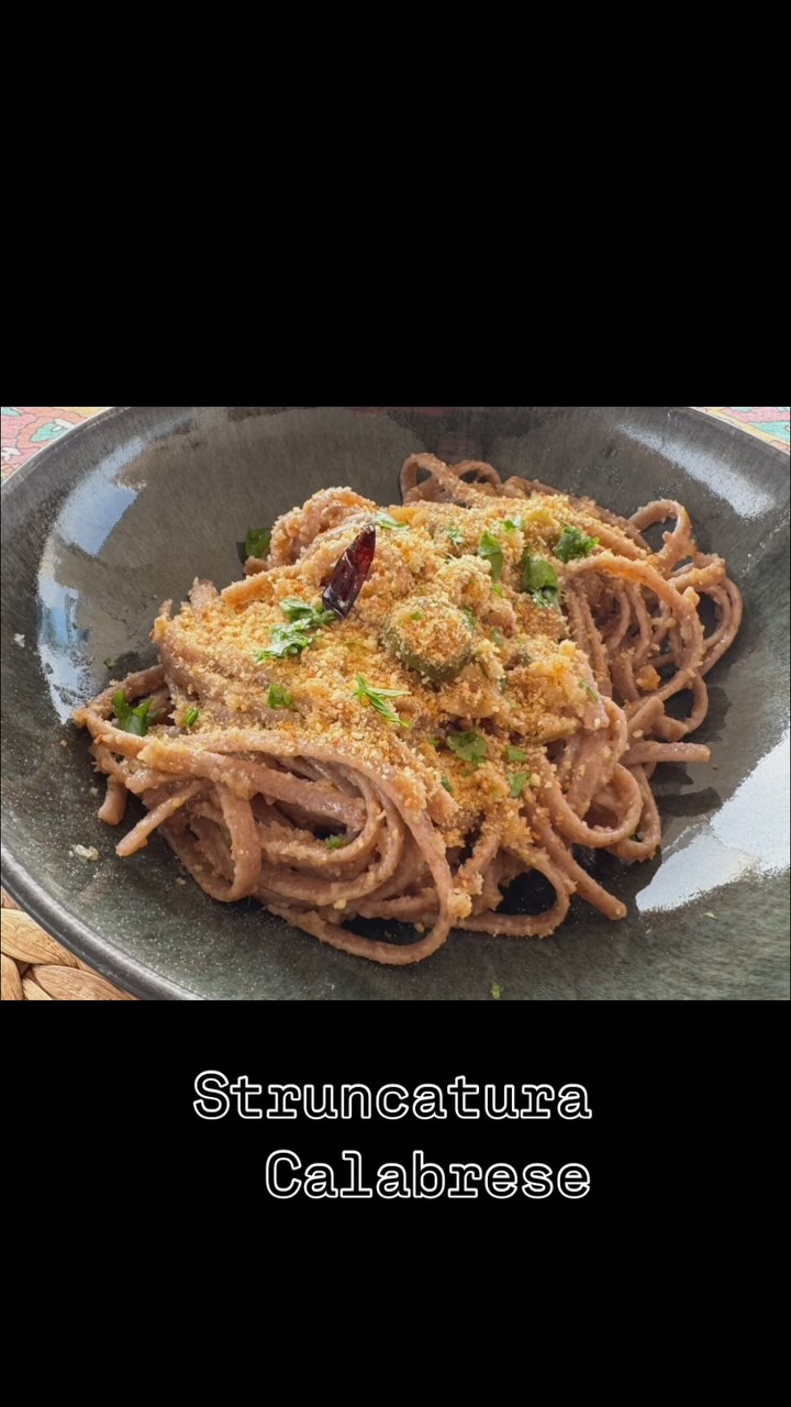 Struncatura, a pasta with a history… 🌶️
Recipe on whenincalabria.com
#stroncatura #struncatura #whenincalabria #calabria #cucinacalabrese #pasta