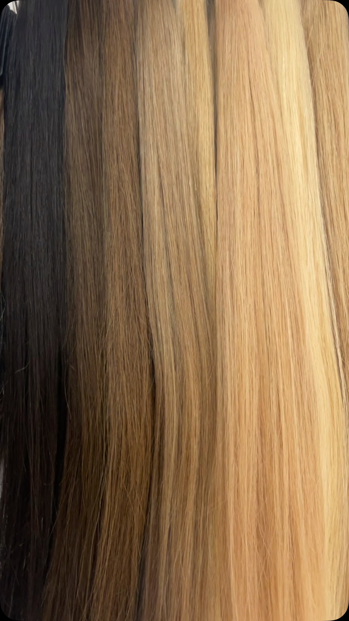 Considering extensions? Book a consultation with one of our stylists. 🌙
@northerndreamweaves #canadiansmallbusiness #canadianhairsupplier #northerndreamweaves
#beautyandlivelyco #beautysalon #salon #extensions #hairextensions #localbusiness #hairgoals #hairlength #hairweftextension #hiddenextensions