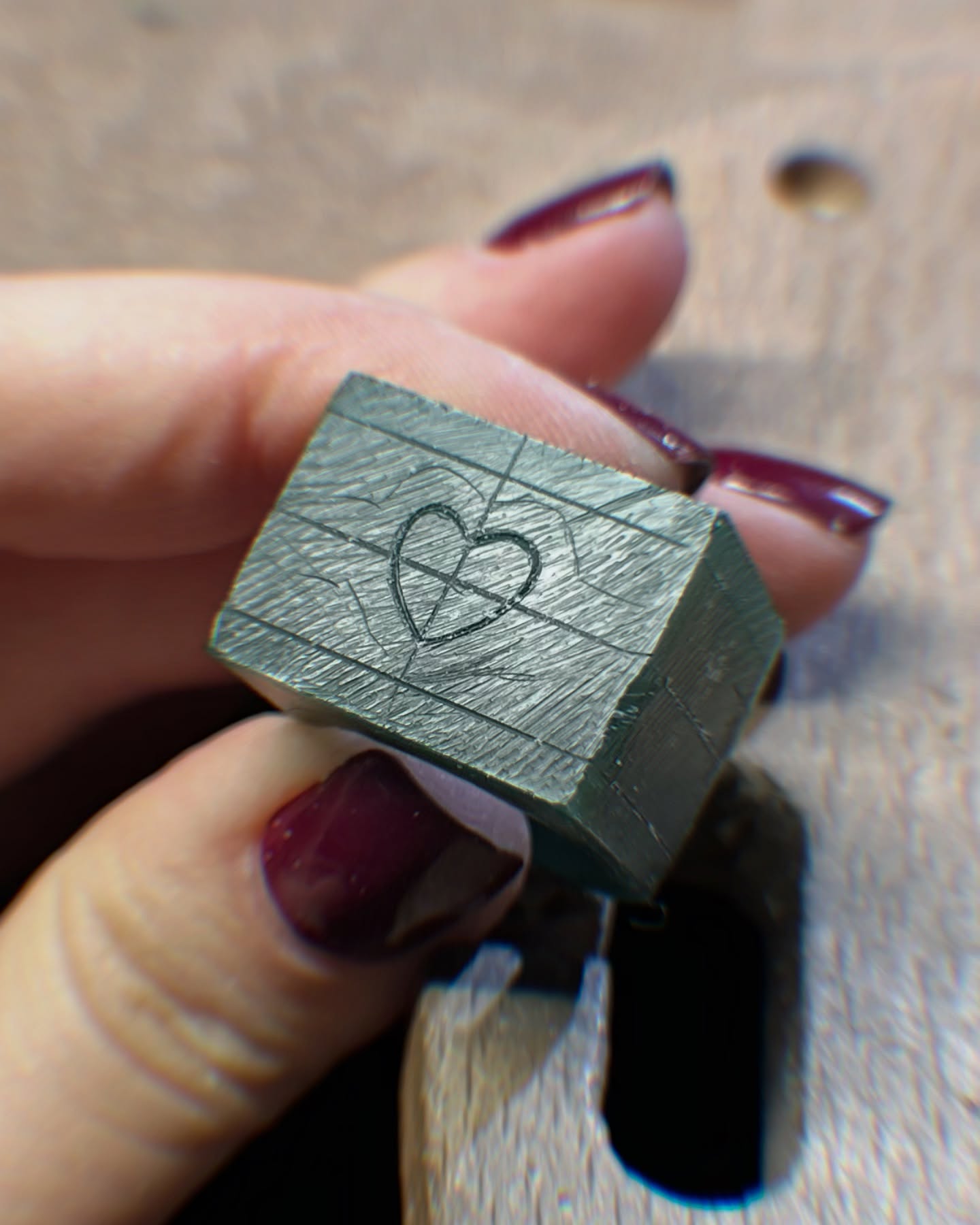 Petite inspi du jour 💚
Devinez ce qu’il y aura à l’intérieur du cœur 🫣
#waxcarving #cireperdue #baguecoeur #bague #creationdebijoux #jewelrydesign #creationartisanale #sculpture #ateliercréatif #bijouxfaitmain #bijiuxcreateur #bybianca #bybiancabijoux #baguedecréateur