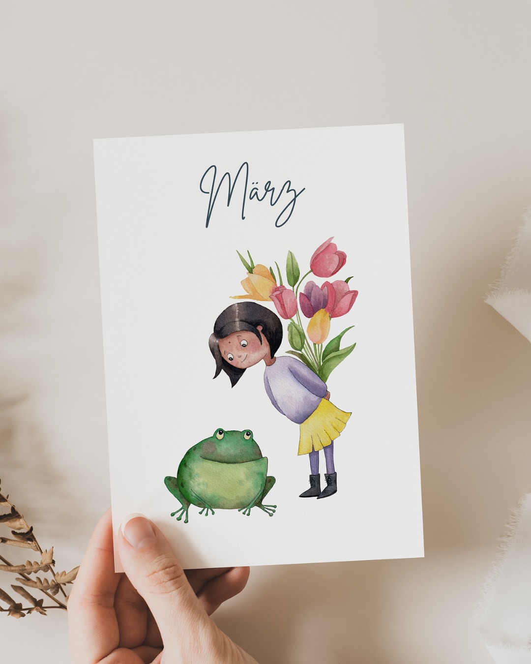 Nach einer kleinen Insta-Pause melde ich mich mit Geburtstagsvorfreude und Frühlingsgefühlen zurück! ☀️🌷 Der März ist (schon etwas länger, okay) da, und damit auch jede Menge schöne Ideen, um die Zeit mit Kindern kreativ und spielerisch zu gestalten. Genau dafür gibt’s meinen Kalender: Jeden Monat eine Illustration & viele kleine Impulse für gemeinsame Erlebnisse. ✨💛
Schaut euch den März (meinen Geburtstagsmonat ♈️) mal an – was steht bei euch diesen Monat Schönes an? 🌿 Den Link zum Kalender findet ihr in meinen Highlights! ❤️