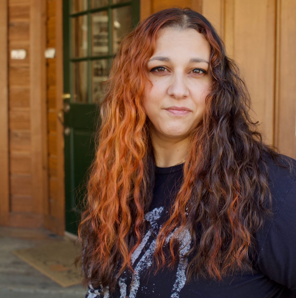 Curly lightweight extensions! ➰➰
.
We are now offering a variety of hair extension options to make your experience even more customizable!
.
These K-tip extensions are great as a solo service with a full head of small seamless bonds throughout the head of hair OR they pair great with weft row extensions as a hybrid offering to fill in those sparse delicate spots.
.
I know it’s like a different language but there no need to stress the lingo. If you want long full hair, that’s all you gotta say! We will take care of the rest and customize your extensions experience to whats best for you and your life style!
.
High maintenance to be Low maintenance! 👸🏼
.
Click the link or visit www.maplestudios.biz for your free consultation!!