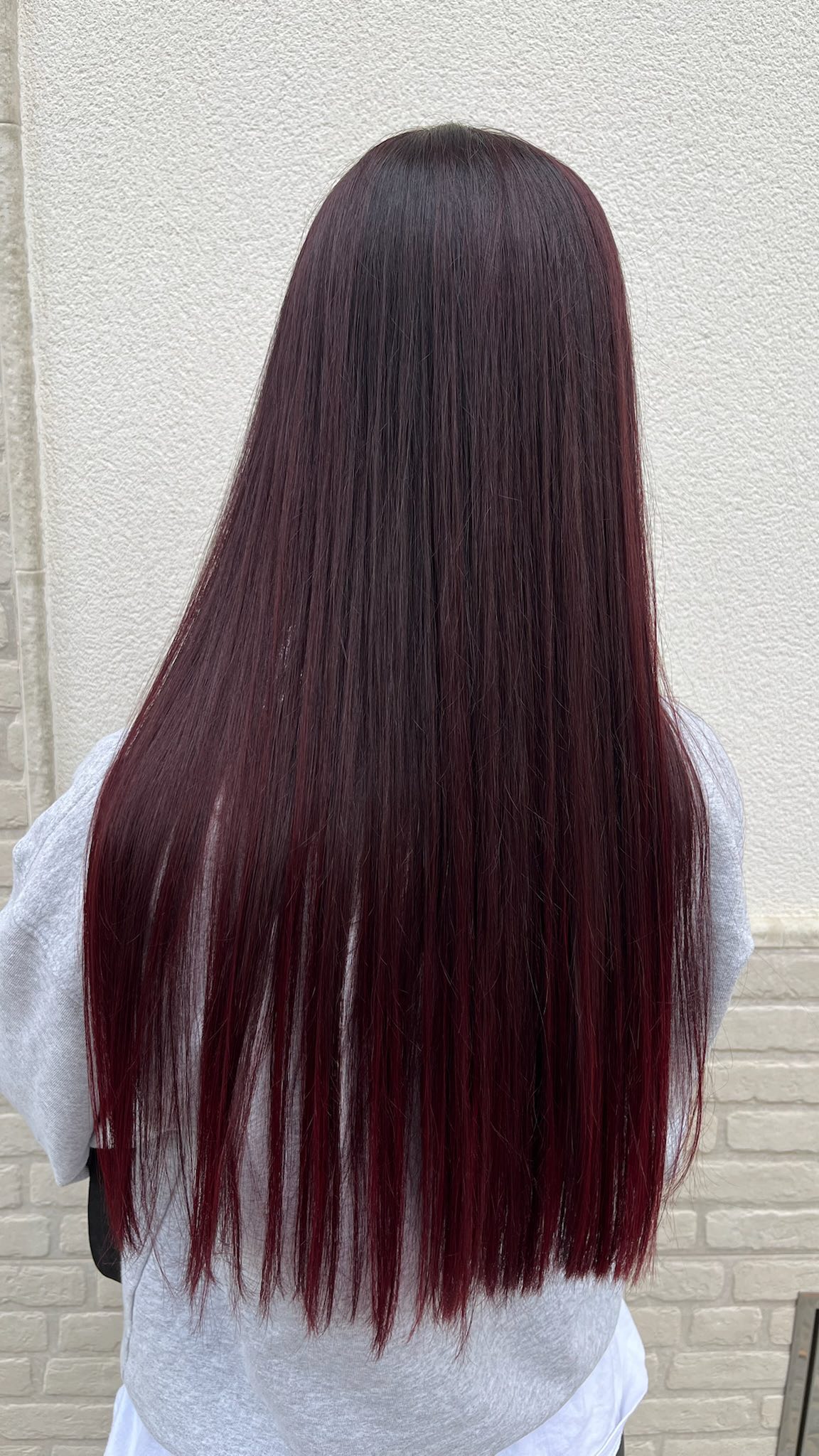 CHERRY COKE PARA UNA SÚPER MELENA 🍒
#barbaramillan #equipobarbaramillan#peluqueria #hair #makeup #moda #beauty#hairsalon #hairstyles #kerastase
#wella #coloristawella #sassoon #goaorganics #sebastianprofessional