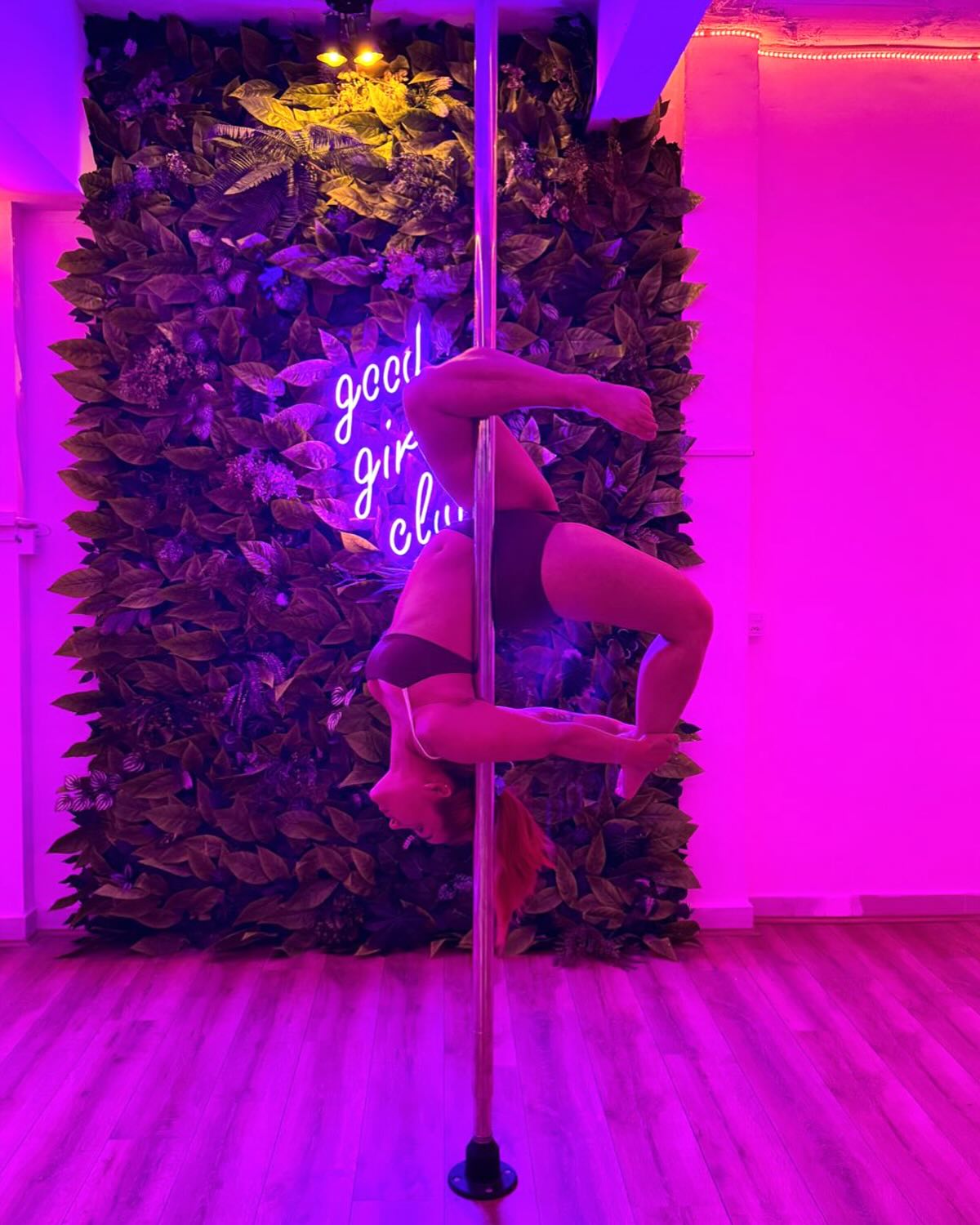 A semana que passou foi intensa ! Muita dedicação das GOOD GIRLS e podemos provar com esses momentos lindos registrados, VEM PRO CLÃ ! 🩷 #goodgirls #pole #cla 📸 envie e marque suas fotos da semana nos stories do @poledanceguaruja