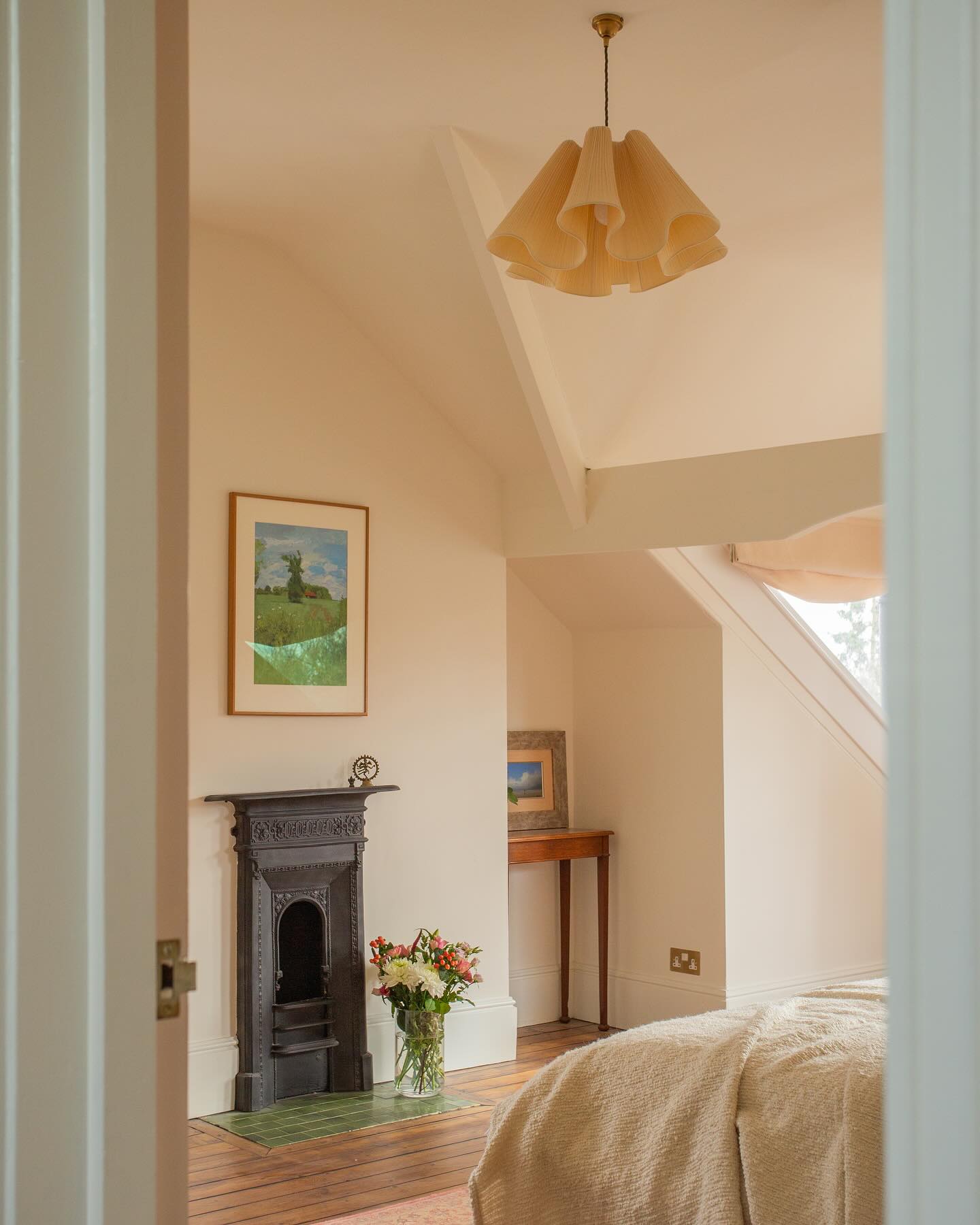 Good morning from the Parkview master bedroom floor.
What was a dark and disconnected muddle of tricky shaped rooms has become a light and airy broken-plan space with walk through dressing area with generous en-suite shower room. More on these spaces coming soon.
The bedroom itself remained untouched in terms of shape and size. But new glazing throughout, floorboards restored and stained, new window coverings and a warm neutral colour scheme have lifted this space tenfold allowing the original period details to shine.
A very calm and inviting space 💕
📷 @alicekemp__