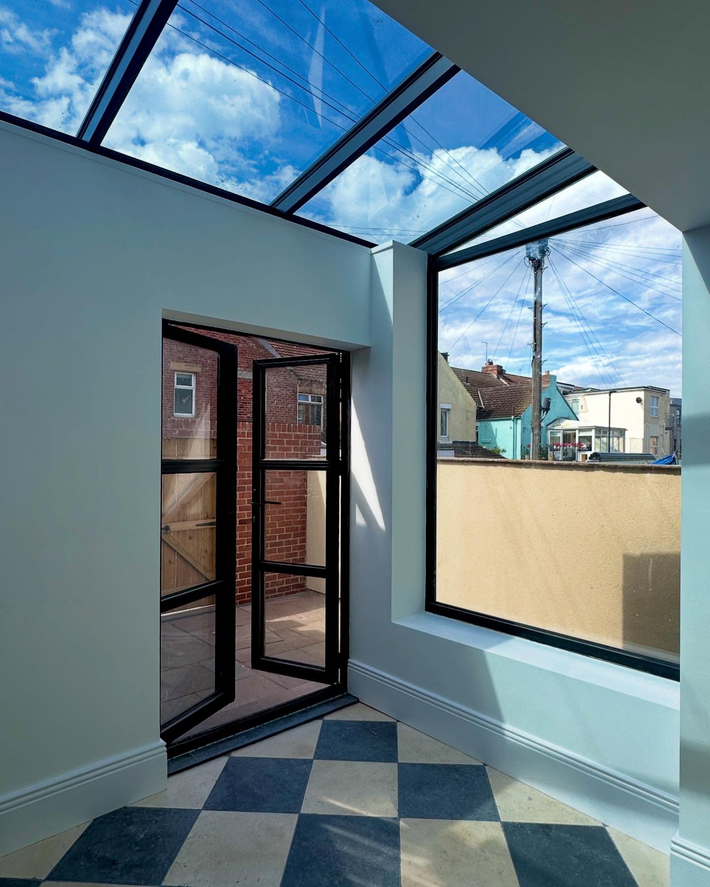 More sunshine please! Using this sunny Saturday to throwback to our project at the coast, which filled this once dark space with sunlight and good vibes 😎