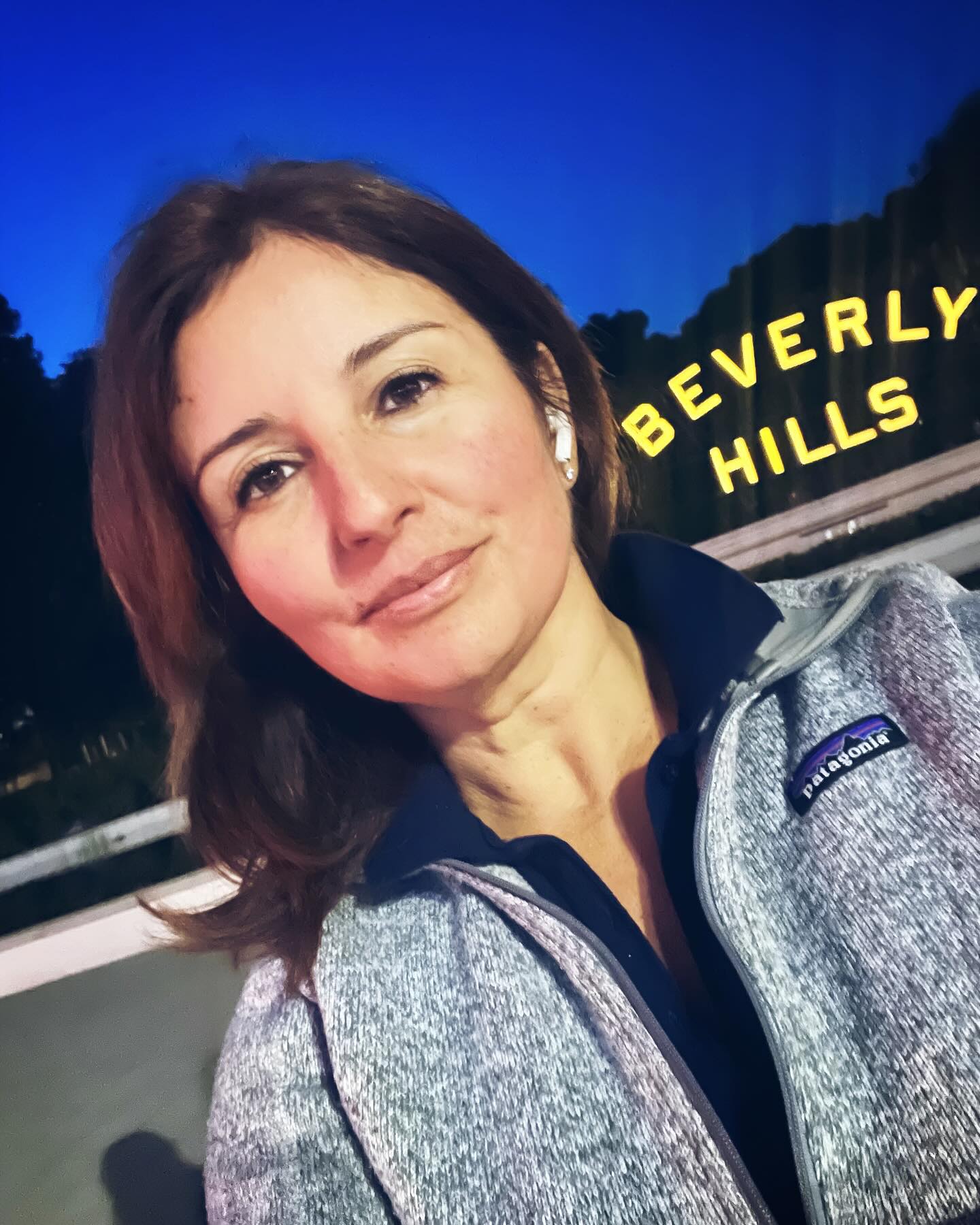 Un lugar icónico, fuera del alcance de la mayoría.La verdadera riqueza está en el esfuerzo y la esencia, no en lo MATERIAL.-#SelenePartida
.
#BeverlyHills #positiva #amor #escencia #fe #kind #humilde #realestatechicago#realestate
#KarmmaLiving #chicago #esfuerzo #ICONICO