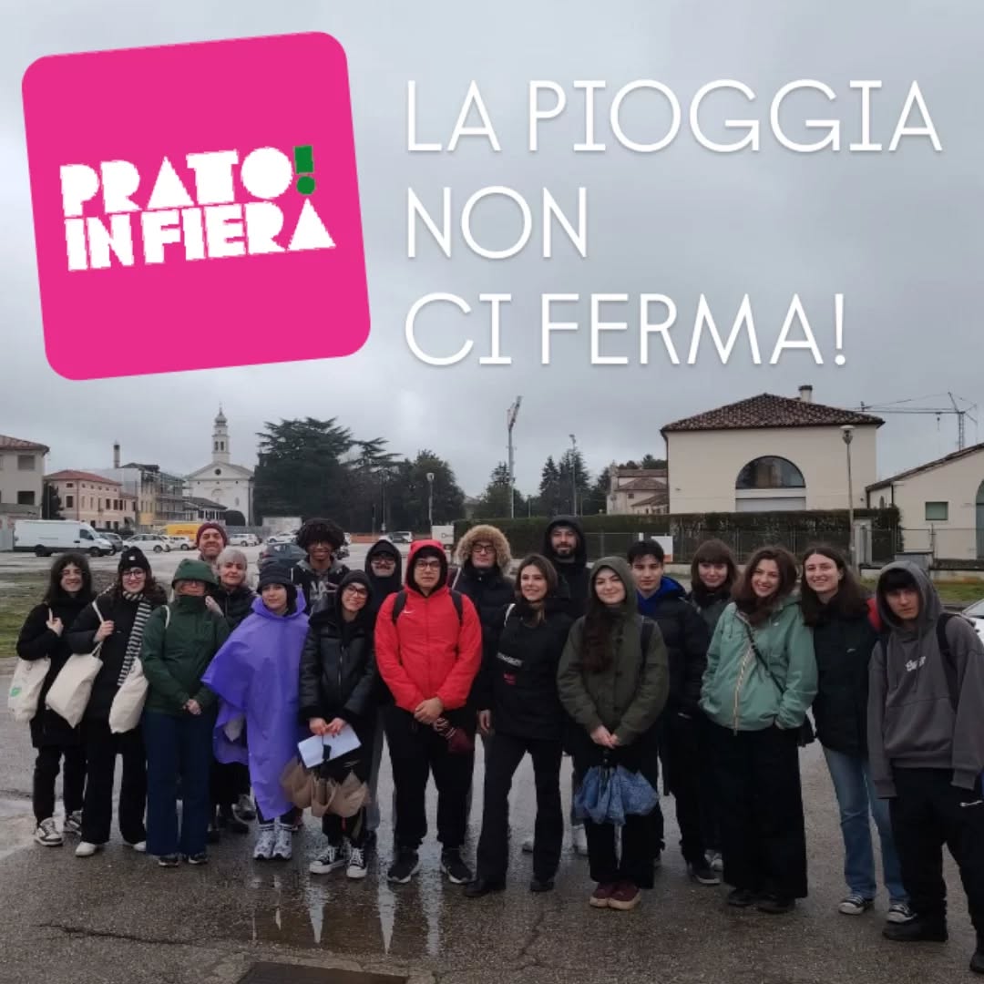 Stamattina ci hanno visitato alcuni giovani delle città finaliste del Progetto Cantiere Città - Junior edition.
Iniziativa promossa dal Ministero della Cultura e dalla Fondazione Scuola dei beni e delle attività culturali, che punta a valorizzare le energie creative dei più giovani attraverso l'organizzazione di alcune giornate di scambio culturale con i giovani delle altre dieci città finaliste.
Per quanto riguarda le giornate a Treviso, hanno incontrato anche la nostra associazione Prato in Fiera.