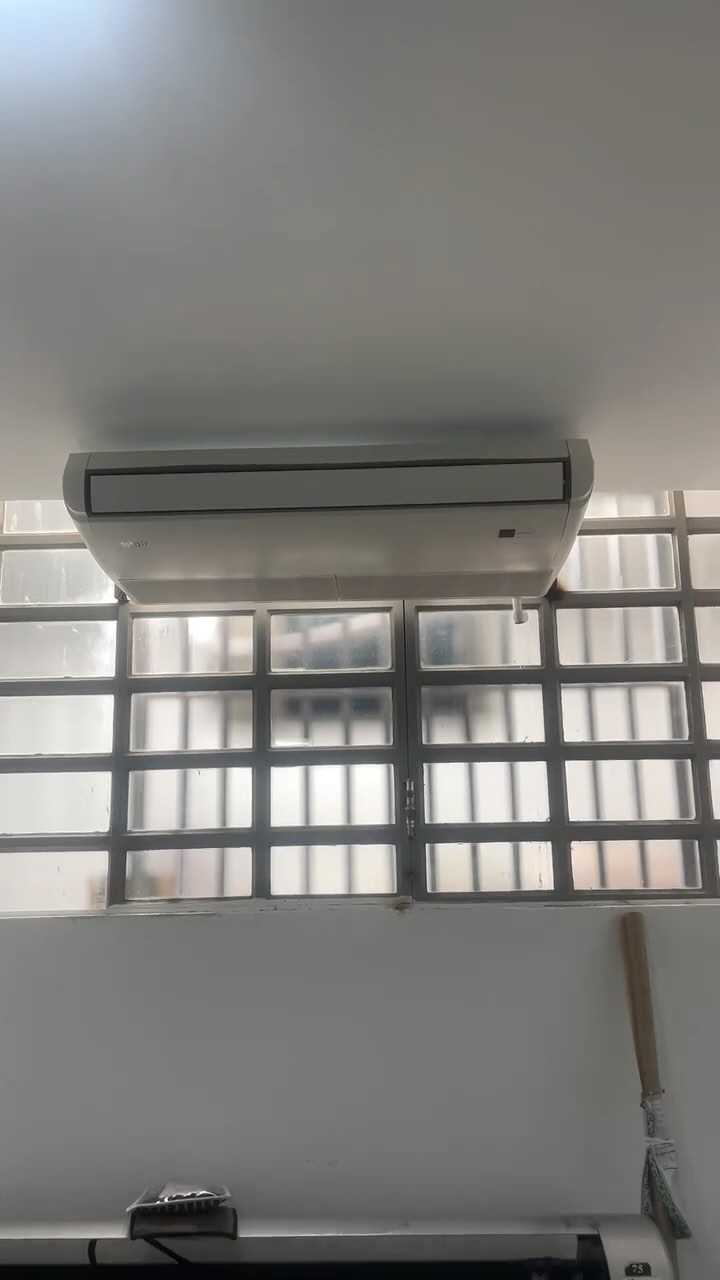 Piso teto @elgin.selecaodoar 30.000 btus #deusnocomando #igsolucoesinteligentes #calor #nossasenhoraaparecida #agradecer #elgin #arcondicionado #deus #refrigeracao #instalador