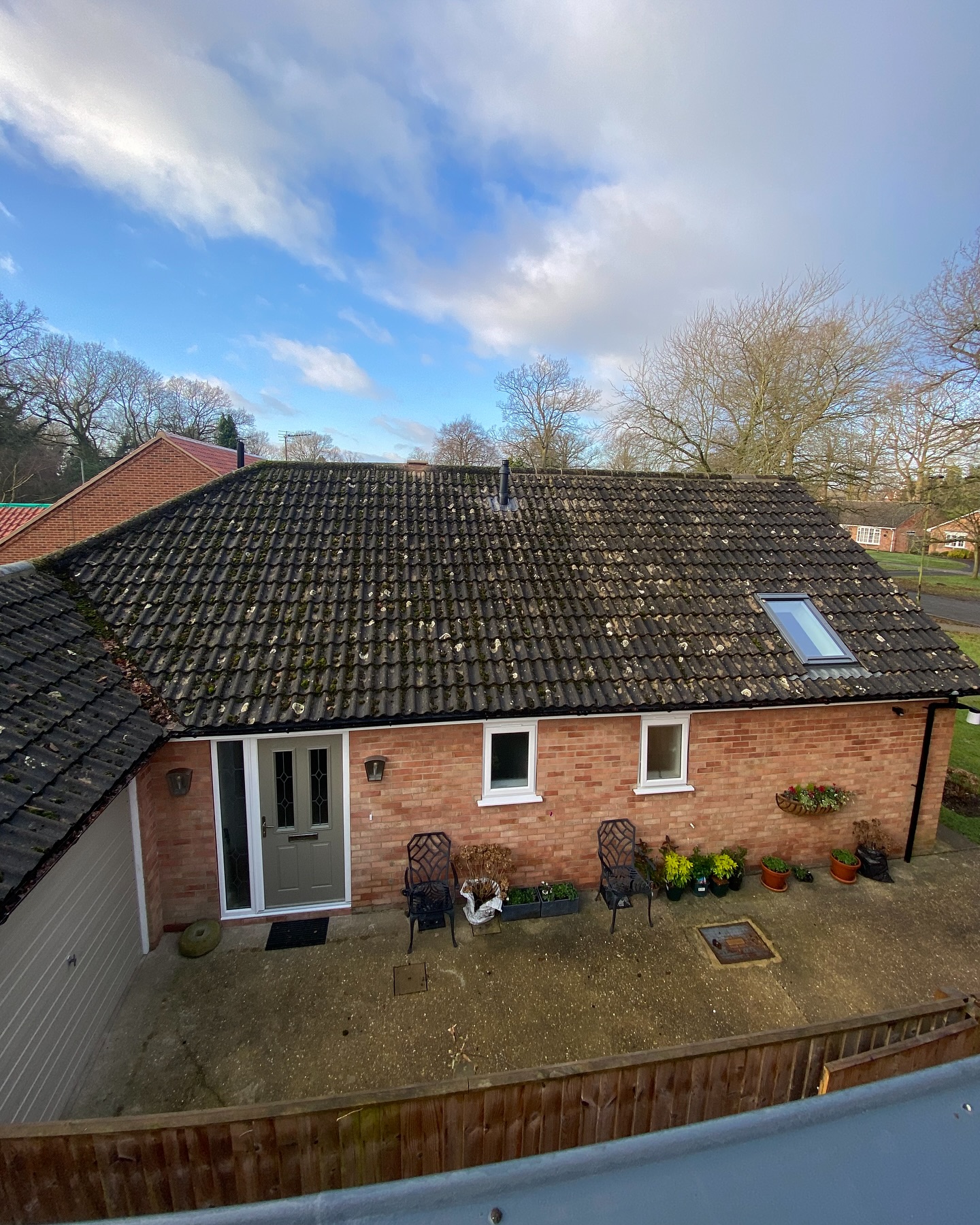 6 months difference from when we scraped this roof and applied a biocide treatment.
Can’t beat seeing results like this. 👌🏼👏🏼