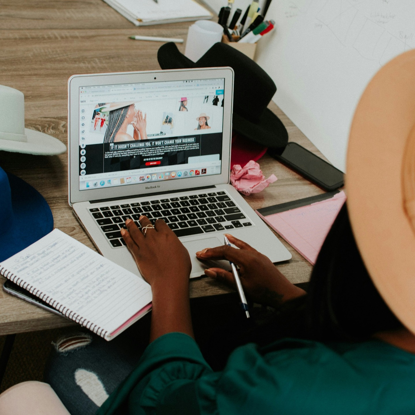 Happy Monday! How was your weekend?
Today, I've been planning our social media content for the week ahead. Something I'm really trying to get better at this year is being consistent on social media + bringing quality content that will truly help you all - drop a comment below/DM us for anything you'd like us to cover!