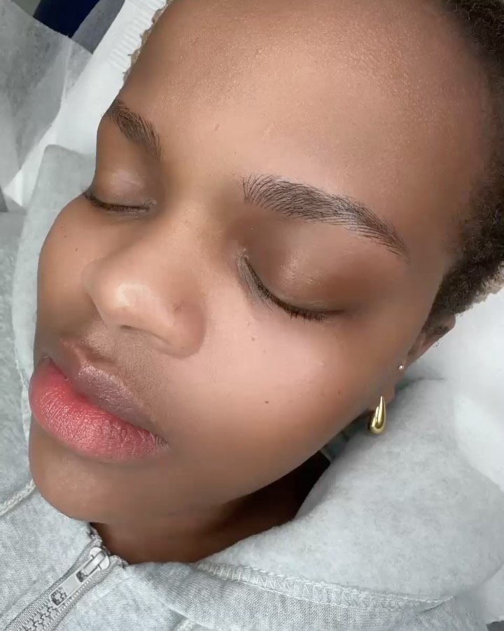 ✨ Microblading utført av Rada på JK Beauty ✨
Drømmer du om naturlig fylte og perfekt definerte bryn? Rada har skapt magiske resultater med microblading, som gir brynene dine et varig og naturlig utseende.
Kom til oss for å oppleve kunsten av perfekte bryn! 🖤
#Microblading #JKBeauty #RadaMagic #PerfekteBryn #NaturligeBryn #microbladingoslo #bryn #brynlaminering #vippeløft #lashlift #pmu #permanentmakeup