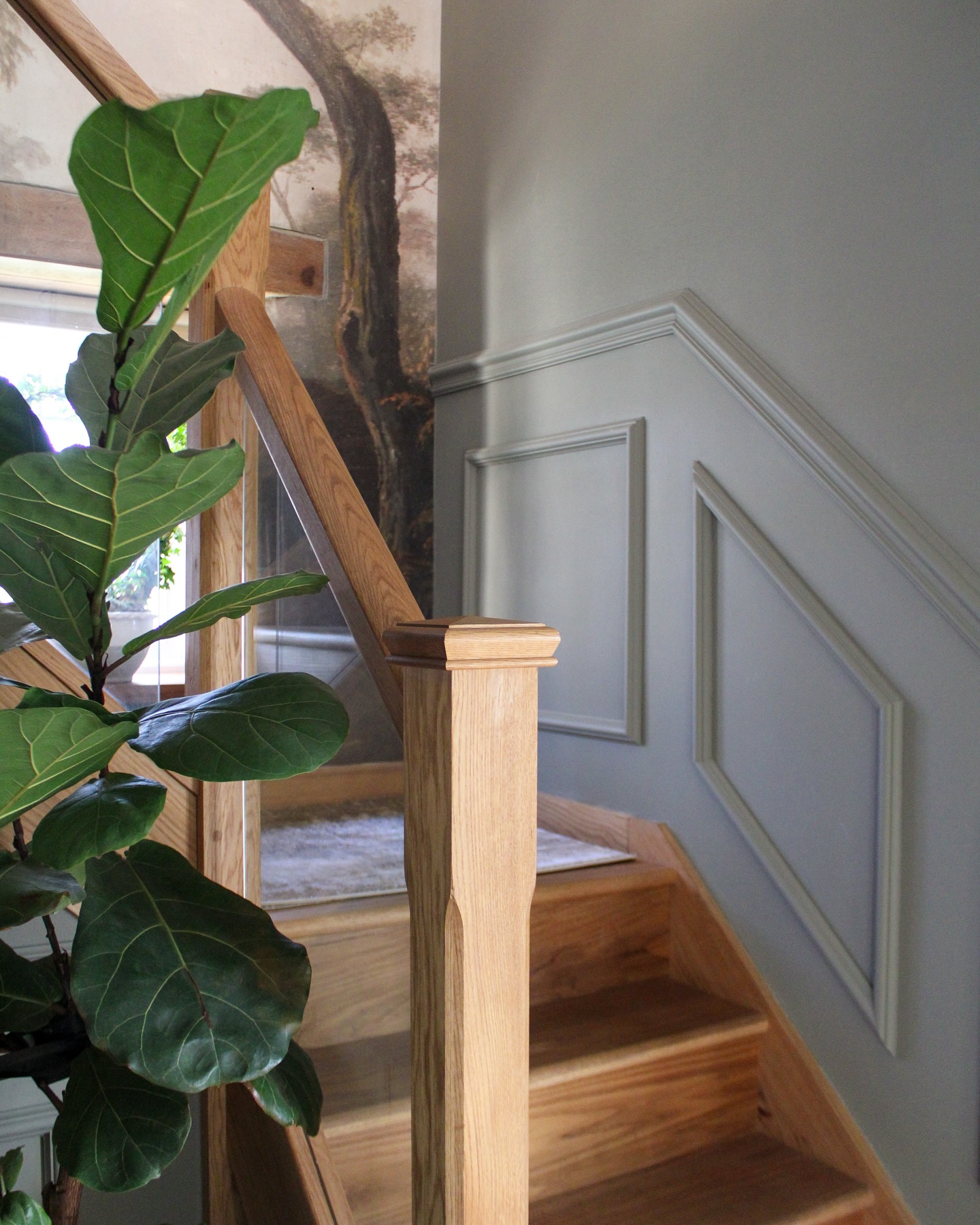 In honour of St. Patrickâs Day yesterday, weâre celebrating with some of our favorite green moments from our Mere hallway transformation! đż As we move into phase 2 of this project, weâre now focusing on the upper floor of the house, starting with this breathtaking hallway.
Swipe to see the before! Our client once described it as a âbland, unexciting, and boring hotel lobby,â but wanted a space that made a statement the moment you step into the extended cottage.
Using our hybrid design package, we created a luxurious, moody design with massive impactâhighlighted by a stunning feature mural in the double-height space. The previously orange oak elements now stand out beautifully against the deep greens, embracing the natural, cosy darkness of cottage life.
What do you think of the transformation? Drop a comment and let us know your favorite detail! đ⨠#InteriorDesign #Hallwaydesign #beforeandafter #transformation #home #design #interiors #cottageinteriors #cottageliving #interiordesigner #interiordesignercotswolds #interiordesignerbristol