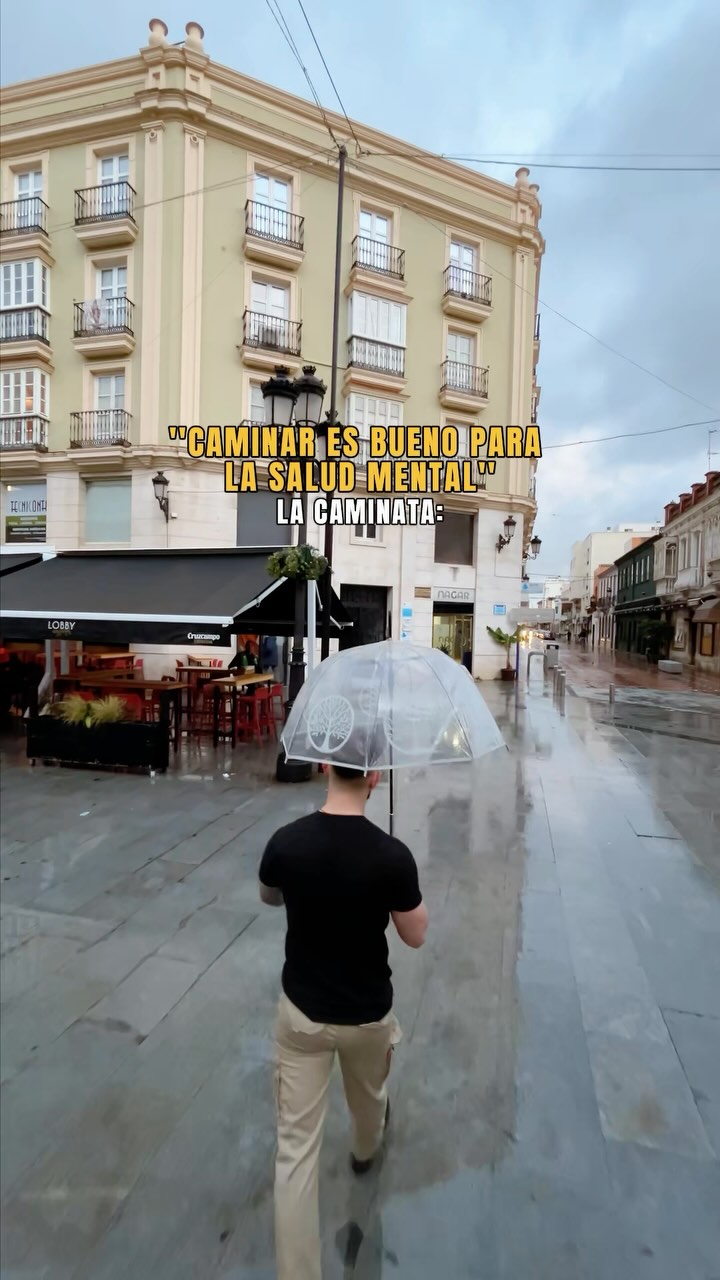 Dicen que caminar despeja la mente... Yo solo sé que hemos acabado en Lobby con un crepe en la mano. 🤷♂️😂
📍 Plaza de la Iglesia, La Línea
📲 856 159 168
#copas #lalinea #merienda #cafeteria #campodegibraltar