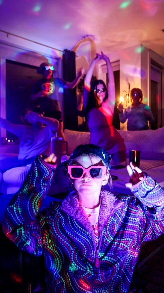 🚨POV: No parties allowed...
Whoops..I must have missed that memo 🤭
🖐Who can relate?!!
😂The fact that my whole family was on board
Part 2 anyone??
#ootd #parties #noparty #Rave #raveoutfit #ravefam #cincy #downtowncincy #nomadlife #weekendvibes #cincycreatives #thingstodo #dancereels #danceparty