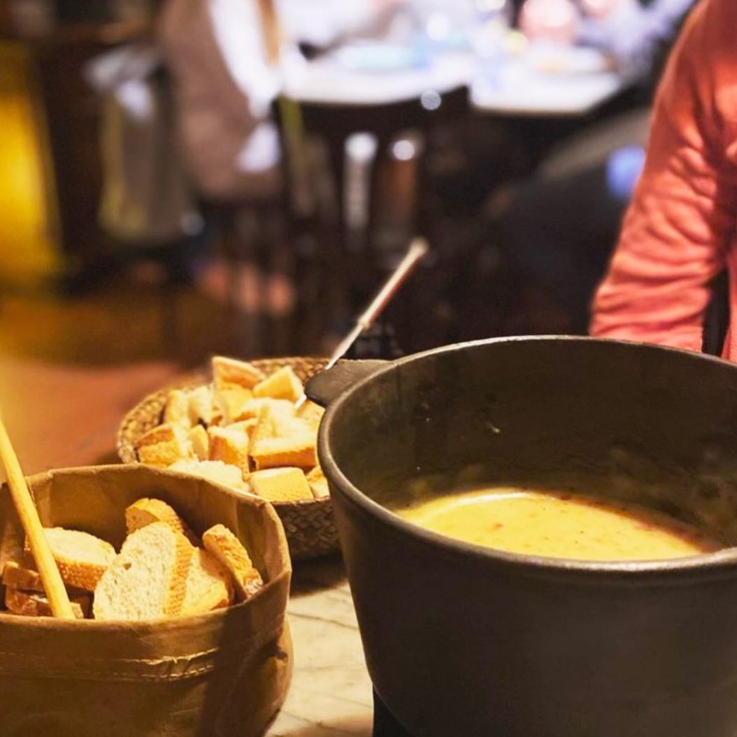 Aquests dies de fred ❄️el millor remei és una fondue de formatge 🤤