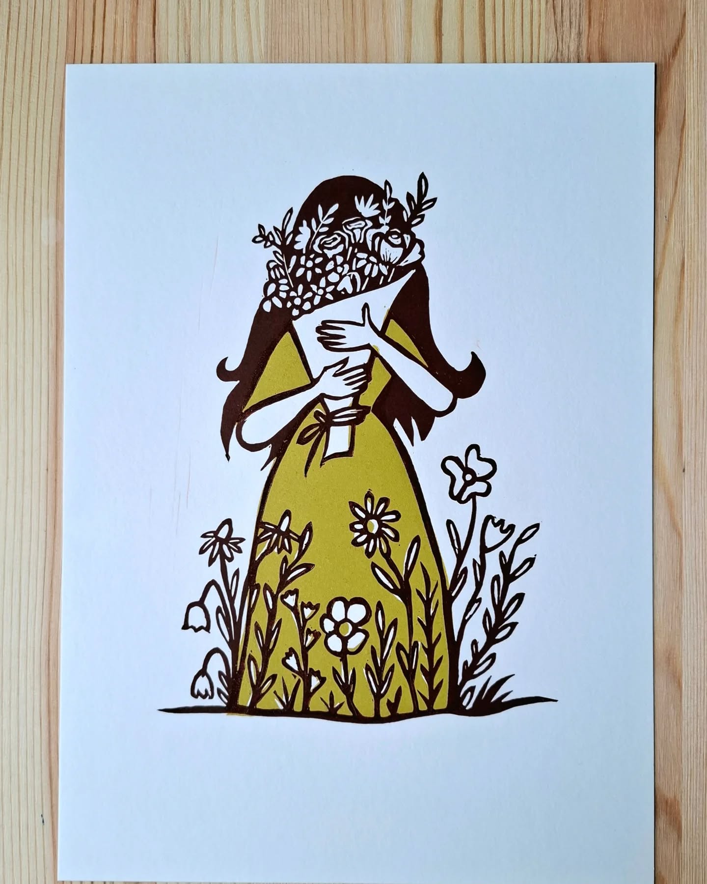 "Flower Girl"đ
.
.
#Flowers #Spring #SpringInspired #NatureInspired #EmbraceTheWild #newprint #linocutprint #handprintedart #originalprints #natureart #flowergirl