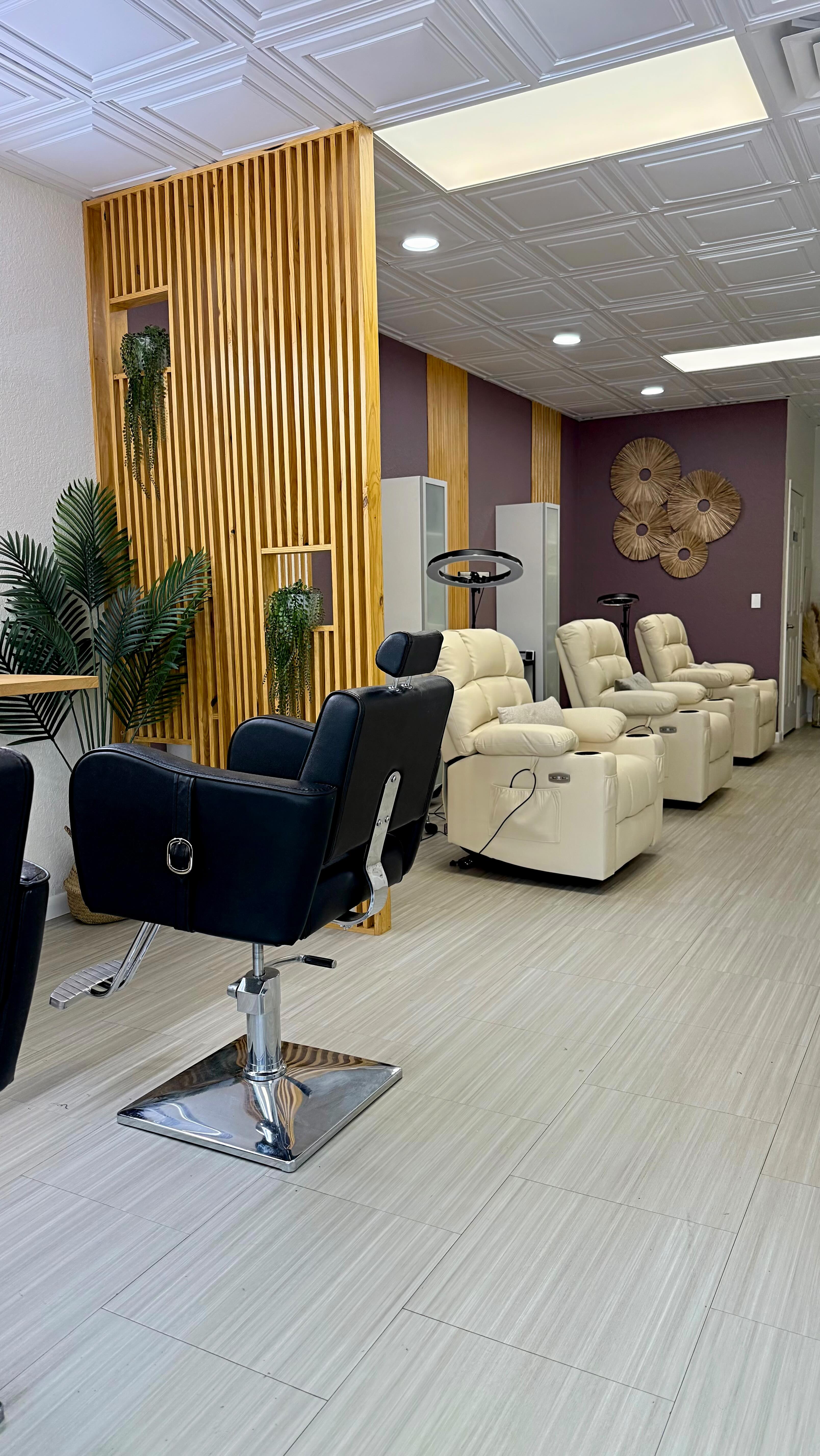 Our new lash recliners are a game-changer! 🤗
I’m excited for our clients to experience the next level of comfort. They still feature heat and massage for ultimate relaxation, but now they also include built-in phone charging. Plus, they’re fully electronic and can gently lift clients into position—perfect for those with back or knee discomfort. ❤️🩹
Your lash appointments just got even more luxurious!✨
#lakelandlashes #lakelandbrows #browlashstudio #browlash