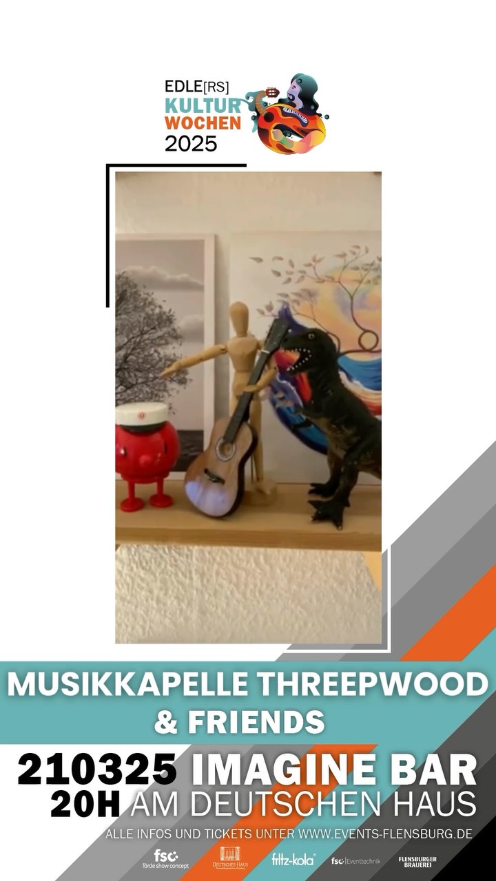 🎼 SAVE THE DATE 🎼
⏰ 21.03.2025: THEO KLATTENHOFF & FRIENDS in der @imaginebarfl am @deutscheshausflensburg 🎉
Mit dabei: Die Musikkapelle Threepwood aus Flensburg (@unddasleben) 😍
Die Musikkappelle Threepwood sind Aaron, Marten und Mirko.
Seit mittlerweile sieben Jahren sind die drei mit ihrer handgemachten Musik unterwegs. Sie klingen dabei wie Liedermacher, nur eben als Band formiert. Ihre Musik ist vieles: Wellness für die Gehörgänge (inkl. Sauna und Ganzohrmassage), kunterbunt, eine richtig leckere Mahlzeit fürs Gehirn, eine Erinnerung an das Schöne im Leben, kritisch und mitunter ausgesprochen tanzbar.
Bei Live-Auftritten wechseln die drei Musiker gerne mal ihre Instrumente durch. Auf der Bühne herrscht also Chao… ähh ein buntes Treiben mit Akustikgitarren, E-Gitarren, Bass, Cajón, Schlagzeug und einigem mehr. Ihre deutschsprachigen Texte singen sie dabei mehrstimmig.
Jüngst haben die drei Liedermacher mit neuen musikalischen Ideen-Fäden ihr zweites Studioalbum „Bunt“ zusammengewoben. Es ist ein abwechslungsreiches und farbenfrohes Album, das zusammen mit dem gleichnamigen Buch als Begleitwerk im Oktober 2024 erschienen ist. In dem bunten Buch werden die neuen Lieder durch vielseitige Werke ihrer jeweiligen Liedpaten und Liedpatinnen ergänzt und komplettiert, zudem gibt es noch mehr Musik zu hören, viele Fotos und Hintergrundinfos zu den Liedern und zum Aufnahmeprozess.
SEID DABEI 🤩
TICKETS GIBT ES BEI EVENTIM UND BEI ALLEN BEKANNTEN VORVERKAUFSSTELLEN.
@theo.klattenhoff @sinnprovinzen @anja_singersongwriterin @lasse.pts @lissys_music @jonson.music @jan.eichwald @fatma.hafnaoui
#sinnprovinzen #deutscheshaus #flensburg #singersongwriter #musikausdemnorden