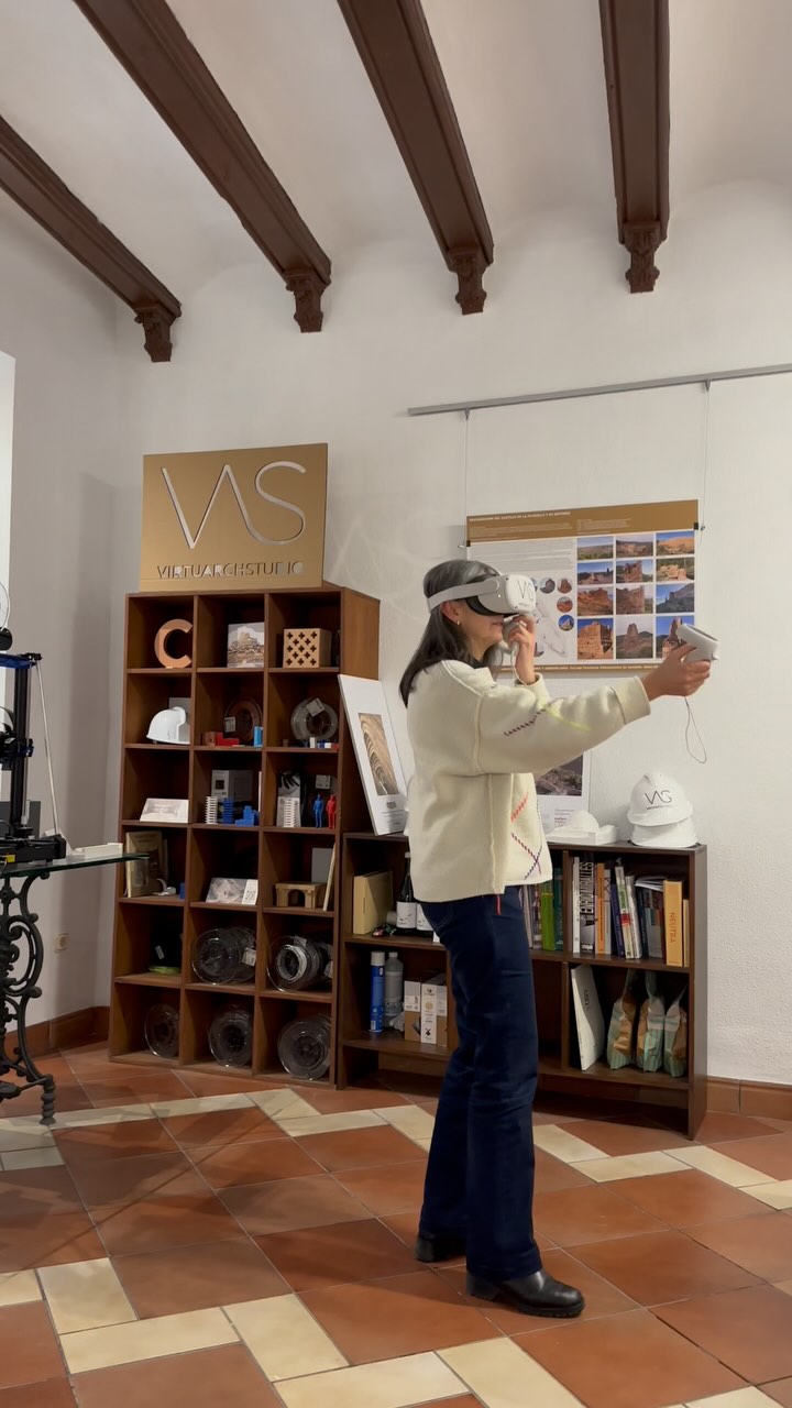 💡 A l’estudi apostem per les eines de realitat virtual aplicades als projectes de posada en valor i restauració. Aquestes ens permeten anticipar-nos i veure la futura intervenció així com fer un bessó digital de l’edifici en un estat previ que permet la seua conservació.
👉🏼 I vosaltres, coneixeu alguna d’aquestes eines?
#virtuarchstudio #morella #elsports #comunitatvalenciana #valencia #architecture #architecturestudio #virtualreality #vr #ar #digitaltwin #vas #restoration #restauracion #patrimonio #realidadvirtual #oculus