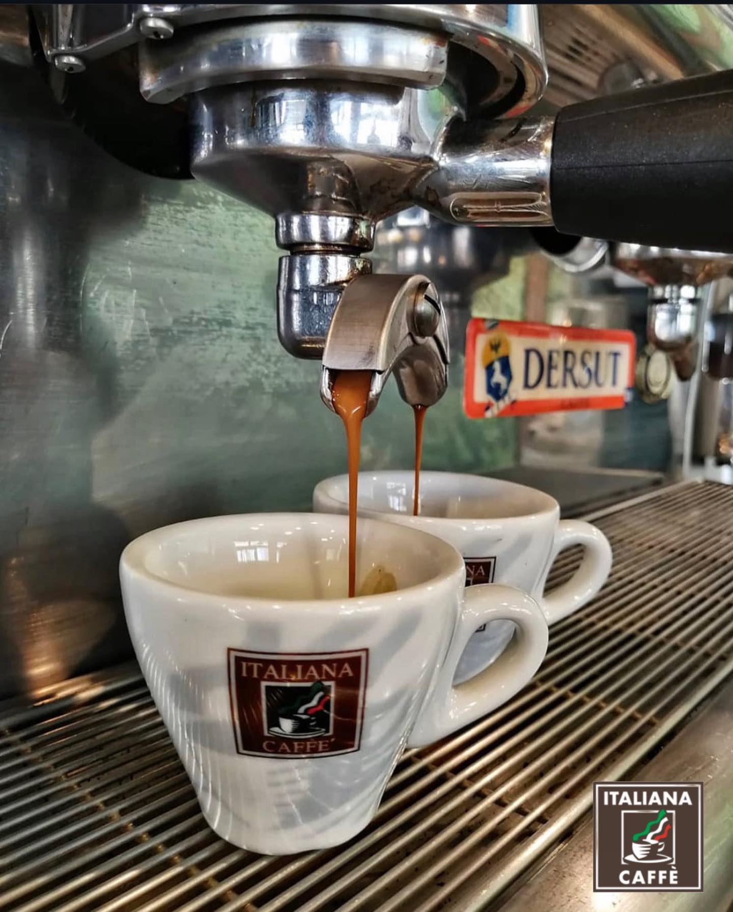 Кафето – малка пауза в голямото ежедневие.☕️🤎 #italianacaffè