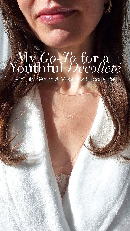 ✨ Your face isn’t the only area that needs anti-aging care! ✨
We often forget our chest & décolleté, but this delicate skin is prone to wrinkles too. That’s why I combine Le Youth Sérum with the Silicone Anti-Wrinkle Chest Pad from @mooniebymila for deep hydration & wrinkle prevention! 🤍
✨️ The serum smooths, firms & protects.
✨️ The pad locks in moisture & boosts results.
✨️ The perfect duo for a youthful décolleté!
🤍 Who else gives their décolleté some love? Let me know in the comments!
•
•
#AntiAging #SkincareRoutine #WrinklePrevention #DécolletéCare #GlowUp #SkincareSecrets #BeautyHacks #SiliconePad #CollagenBoost #YouthfulSkin #SkincareTips #GlowSkin #SelfCareTime #AgelessBeauty